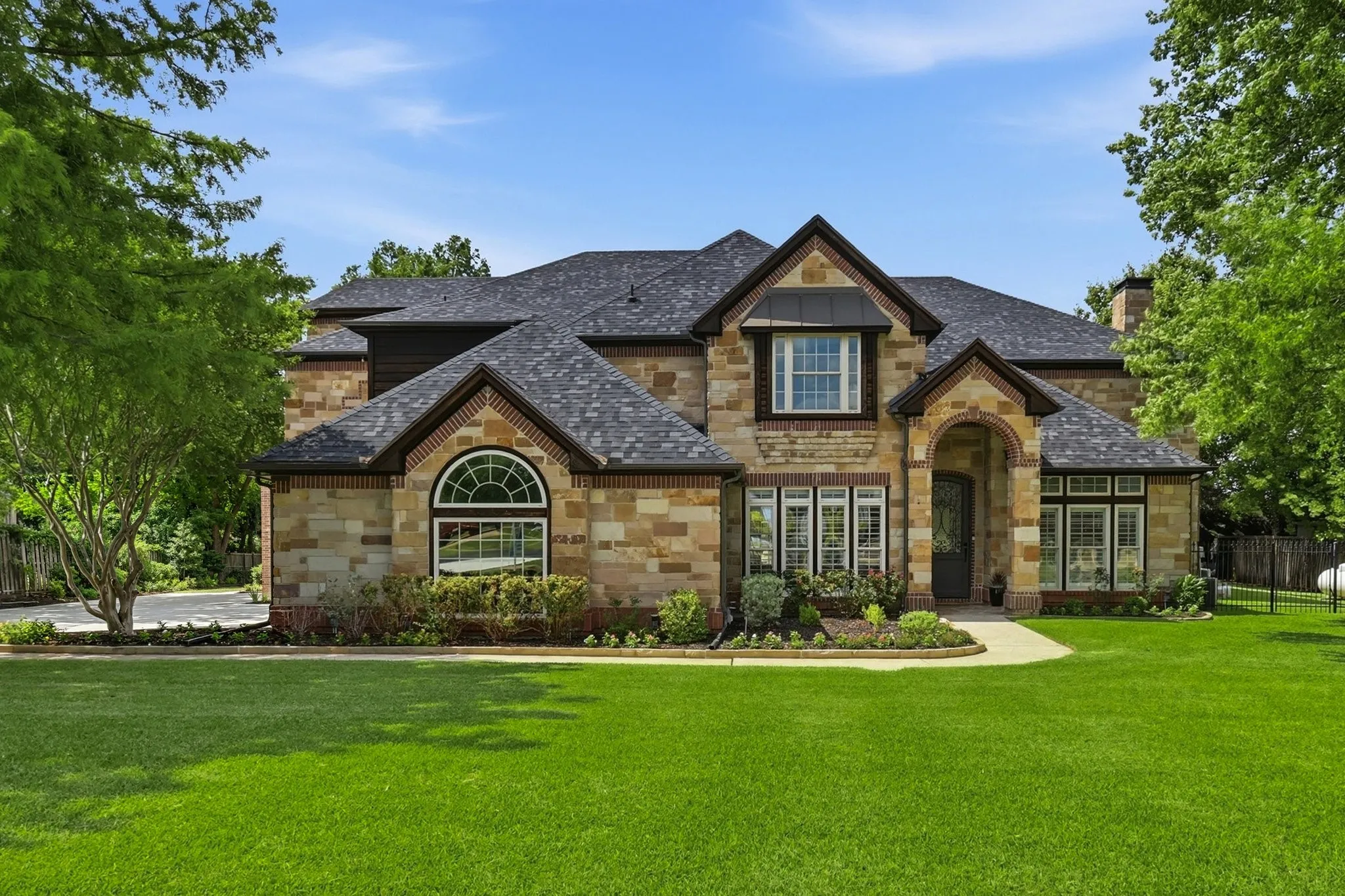 Single Family Residence For Sale in Denton County , 210 Canyon Oaks Drive, Argyle, Texas 76226, 6 Bedrooms, 6 Bathrooms, 2 Garage spaces, 7,513 Sqft, built in 1992, Price $1,895,000, mls#21284068, Real Estate Agent in Argyle, Homes For Sale in Denton county, Homes For Sale in Argyle, Realtor in Argyle Texas, Real Estate Brokerage Independent Realty Texas, Luminita Cordes Realtor