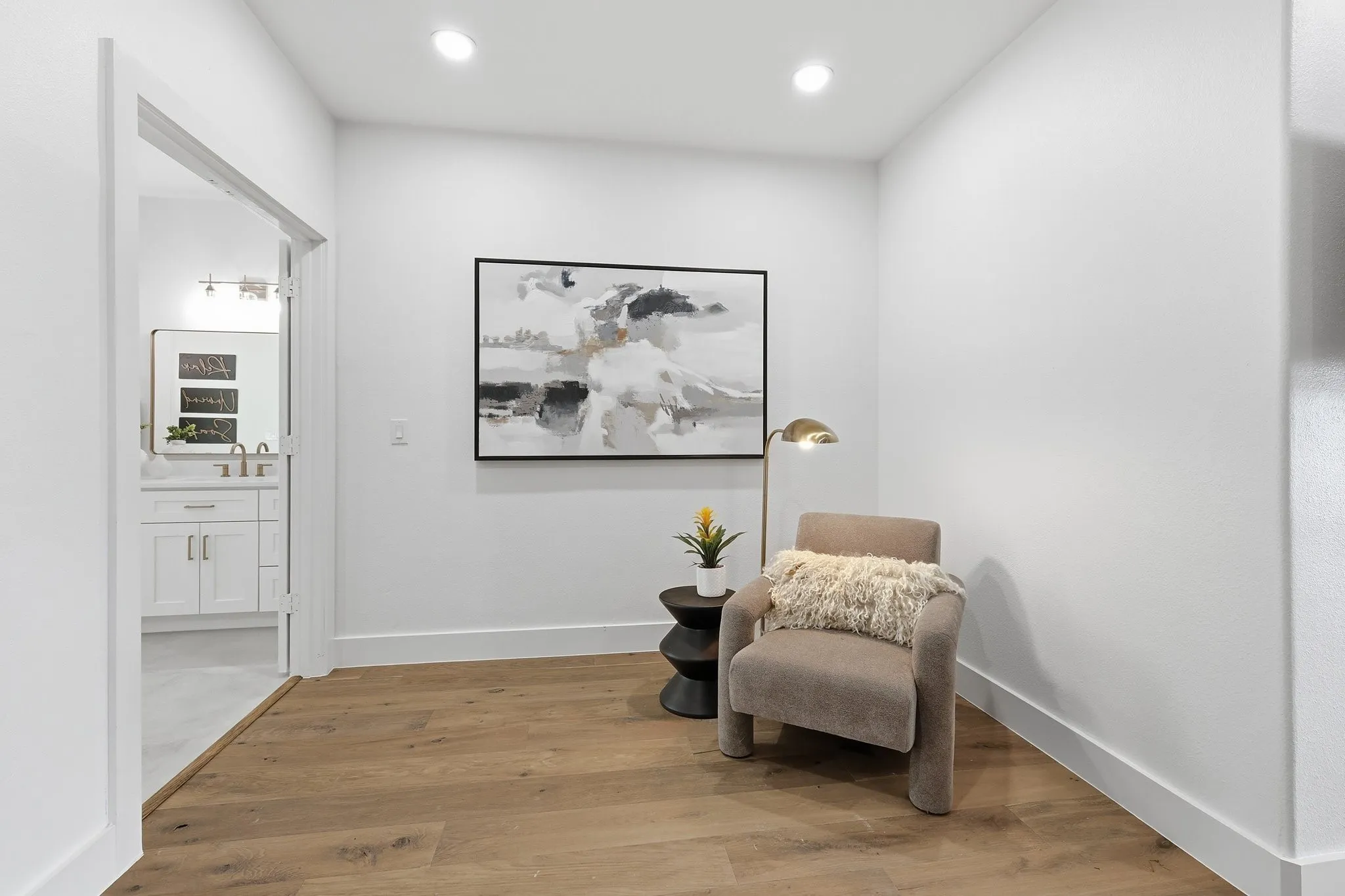 210 Canyon Oaks, Argyle, TX 76226 - Sitting area in primary bedroom - Neutral-toned room featuring wood-finish flooring, white walls, and recessed lighting