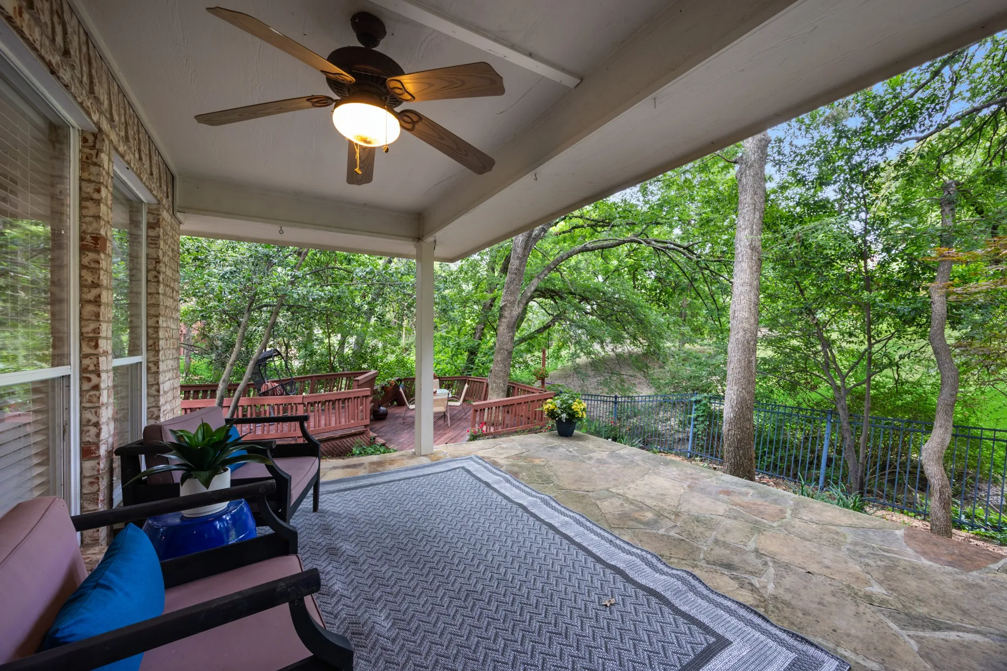 Single Family Residence For Sale in Rockwall County , 5504 Yacht Club Drive, Rockwall, Texas 75032, 3 Bedroom, 2 Bathroom, 2 Garage spaces, 2,103 Sqft, built in 1990, mls#21291711, Real Estate Agent in Rockwall, Homes For Sale in Rockwall county, Homes For Sale in Rockwall, Realtor in Rockwall Texas, Real Estate Brokerage Independent Realty Texas, Luminita Cordes Realtor