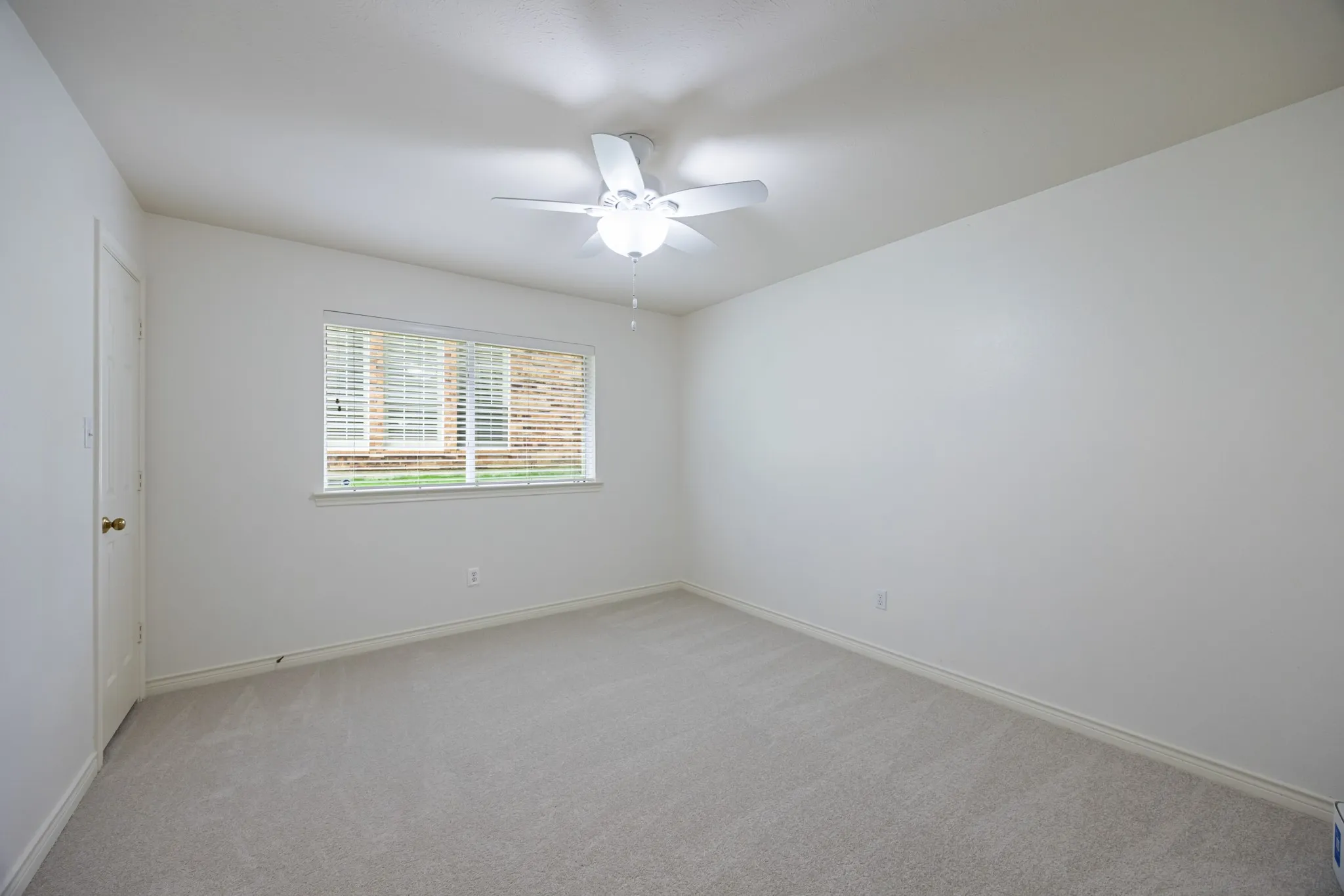 Single Family Residence For Sale in Rockwall County , 5504 Yacht Club Drive, Rockwall, Texas 75032, 3 Bedroom, 2 Bathroom, 2 Garage spaces, 2,103 Sqft, built in 1990, mls#21291711, Real Estate Agent in Rockwall, Homes For Sale in Rockwall county, Homes For Sale in Rockwall, Realtor in Rockwall Texas, Real Estate Brokerage Independent Realty Texas, Luminita Cordes Realtor