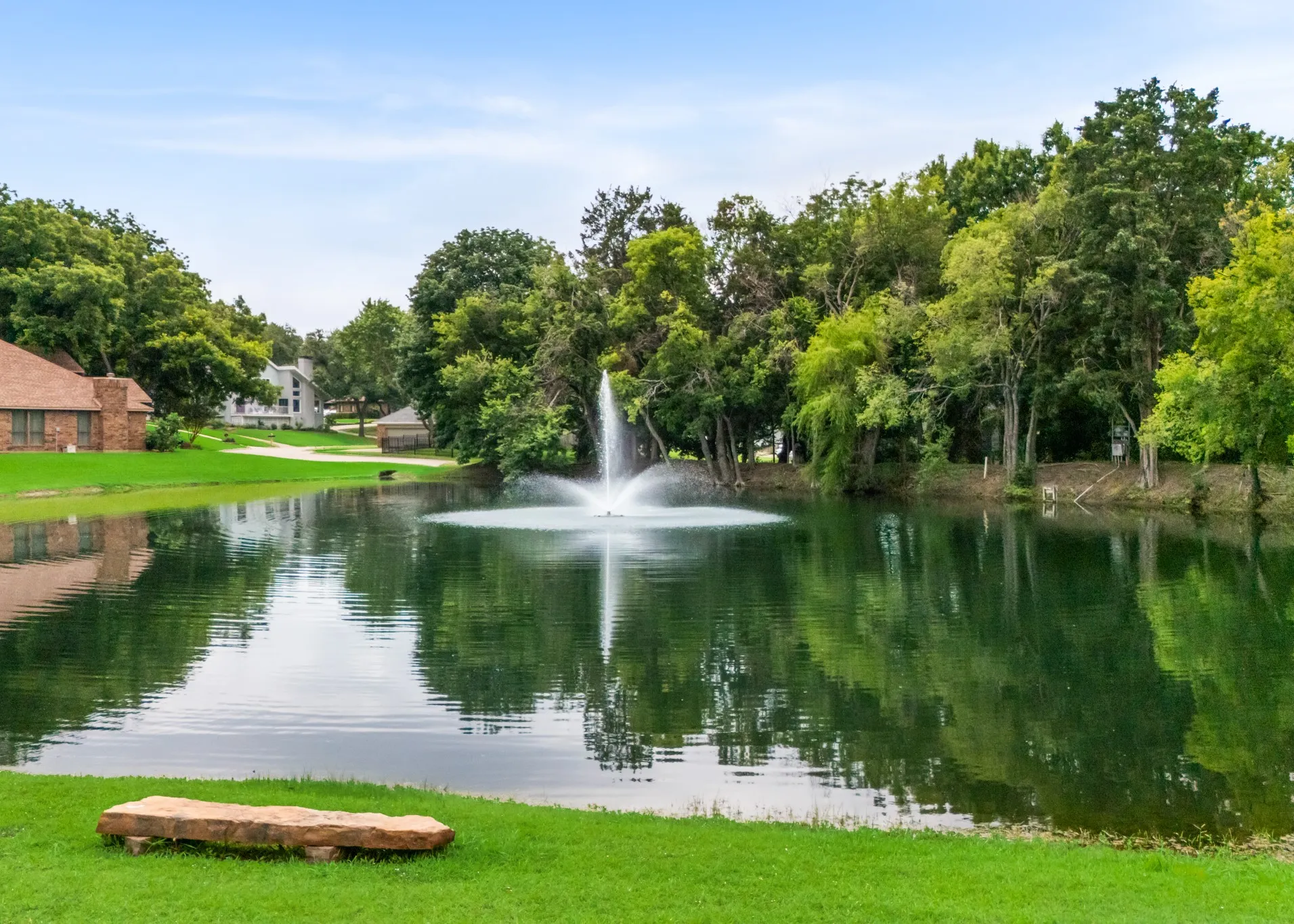 Single Family Residence For Sale in Rockwall County , 5504 Yacht Club Drive, Rockwall, Texas 75032, 3 Bedroom, 2 Bathroom, 2 Garage spaces, 2,103 Sqft, built in 1990, mls#21291711, Real Estate Agent in Rockwall, Homes For Sale in Rockwall county, Homes For Sale in Rockwall, Realtor in Rockwall Texas, Real Estate Brokerage Independent Realty Texas, Luminita Cordes Realtor