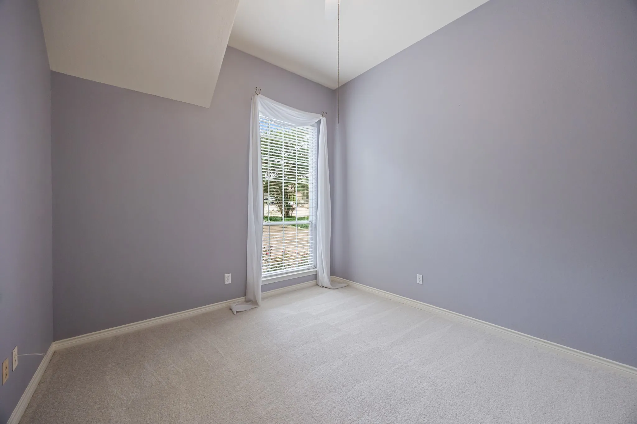 Single Family Residence For Sale in Rockwall County , 5504 Yacht Club Drive, Rockwall, Texas 75032, 3 Bedroom, 2 Bathroom, 2 Garage spaces, 2,103 Sqft, built in 1990, mls#21291711, Real Estate Agent in Rockwall, Homes For Sale in Rockwall county, Homes For Sale in Rockwall, Realtor in Rockwall Texas, Real Estate Brokerage Independent Realty Texas, Luminita Cordes Realtor