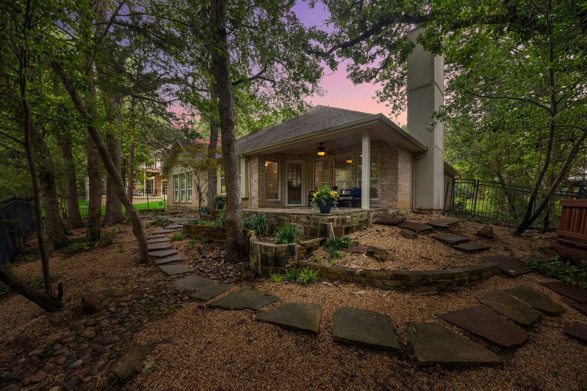 Single Family Residence For Sale in Rockwall County , 5504 Yacht Club Drive, Rockwall, Texas 75032, 3 Bedroom, 2 Bathroom, 2 Garage spaces, 2,103 Sqft, built in 1990, mls#21291711, Real Estate Agent in Rockwall, Homes For Sale in Rockwall county, Homes For Sale in Rockwall, Realtor in Rockwall Texas, Real Estate Brokerage Independent Realty Texas, Luminita Cordes Realtor