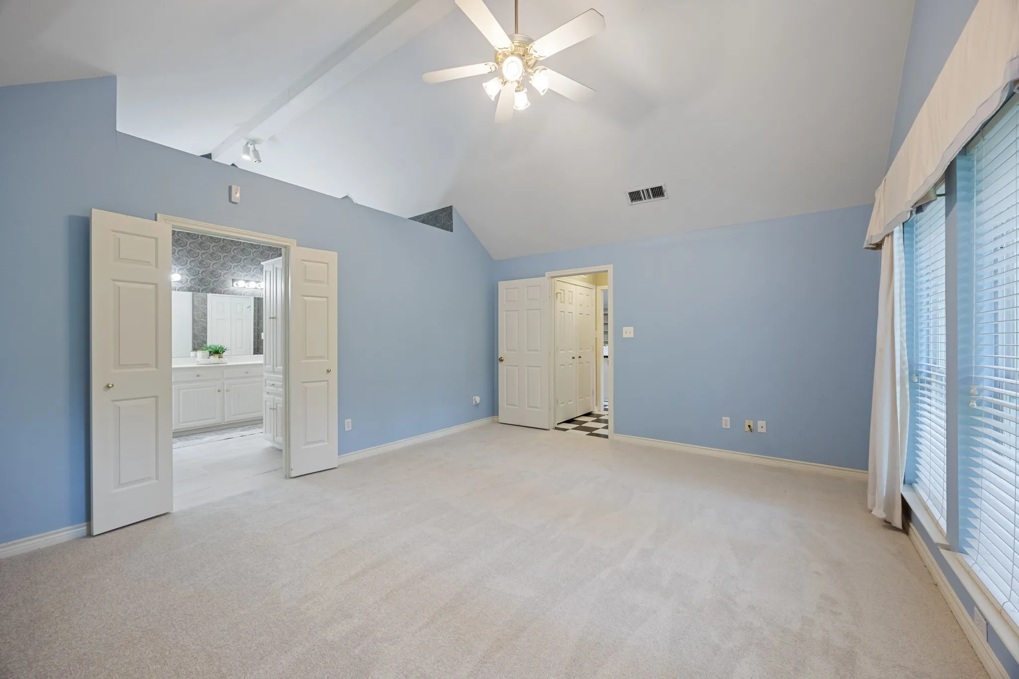Single Family Residence For Sale in Rockwall County , 5504 Yacht Club Drive, Rockwall, Texas 75032, 3 Bedroom, 2 Bathroom, 2 Garage spaces, 2,103 Sqft, built in 1990, mls#21291711, Real Estate Agent in Rockwall, Homes For Sale in Rockwall county, Homes For Sale in Rockwall, Realtor in Rockwall Texas, Real Estate Brokerage Independent Realty Texas, Luminita Cordes Realtor
