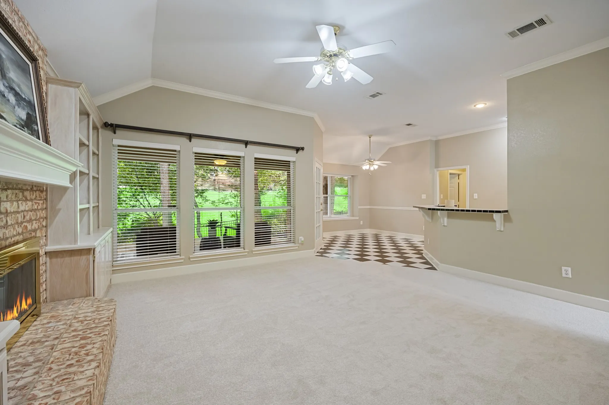 Single Family Residence For Sale in Rockwall County , 5504 Yacht Club Drive, Rockwall, Texas 75032, 3 Bedroom, 2 Bathroom, 2 Garage spaces, 2,103 Sqft, built in 1990, mls#21291711, Real Estate Agent in Rockwall, Homes For Sale in Rockwall county, Homes For Sale in Rockwall, Realtor in Rockwall Texas, Real Estate Brokerage Independent Realty Texas, Luminita Cordes Realtor