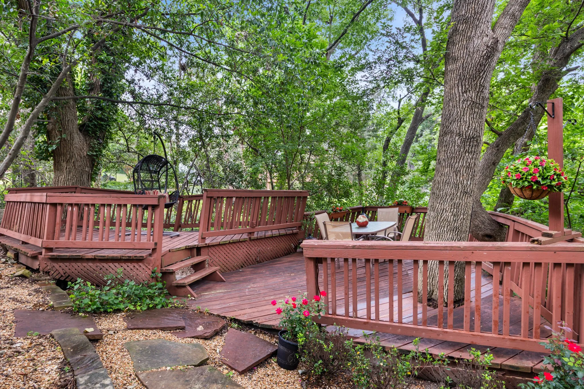 Single Family Residence For Sale in Rockwall County , 5504 Yacht Club Drive, Rockwall, Texas 75032, 3 Bedroom, 2 Bathroom, 2 Garage spaces, 2,103 Sqft, built in 1990, mls#21291711, Real Estate Agent in Rockwall, Homes For Sale in Rockwall county, Homes For Sale in Rockwall, Realtor in Rockwall Texas, Real Estate Brokerage Independent Realty Texas, Luminita Cordes Realtor