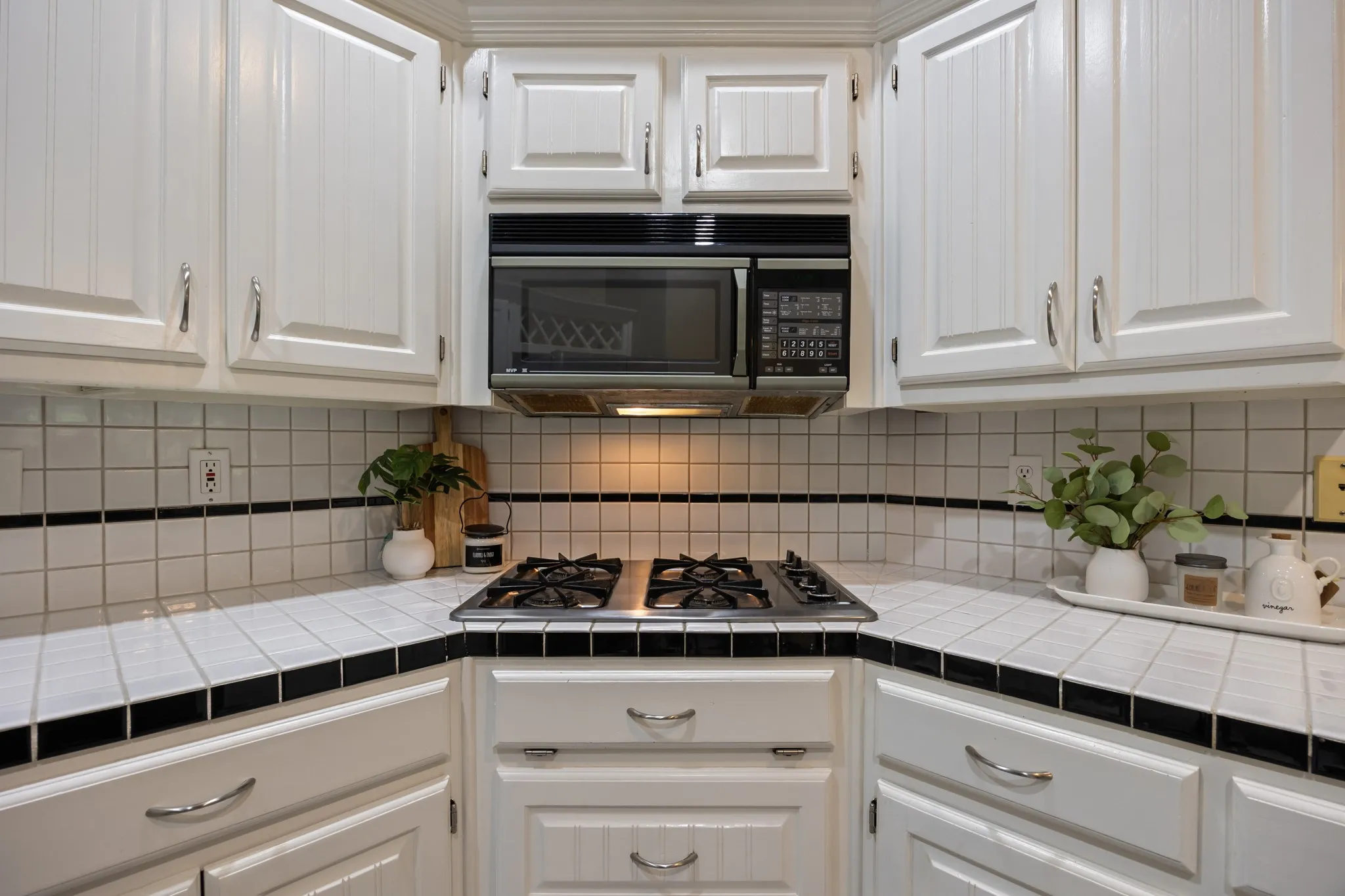 Single Family Residence For Sale in Rockwall County , 5504 Yacht Club Drive, Rockwall, Texas 75032, 3 Bedroom, 2 Bathroom, 2 Garage spaces, 2,103 Sqft, built in 1990, mls#21291711, Real Estate Agent in Rockwall, Homes For Sale in Rockwall county, Homes For Sale in Rockwall, Realtor in Rockwall Texas, Real Estate Brokerage Independent Realty Texas, Luminita Cordes Realtor