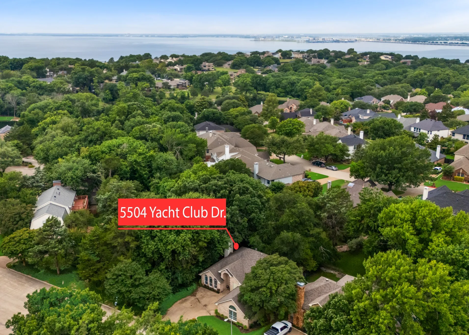 Single Family Residence For Sale in Rockwall County , 5504 Yacht Club Drive, Rockwall, Texas 75032, 3 Bedroom, 2 Bathroom, 2 Garage spaces, 2,103 Sqft, built in 1990, mls#21291711, Real Estate Agent in Rockwall, Homes For Sale in Rockwall county, Homes For Sale in Rockwall, Realtor in Rockwall Texas, Real Estate Brokerage Independent Realty Texas, Luminita Cordes Realtor