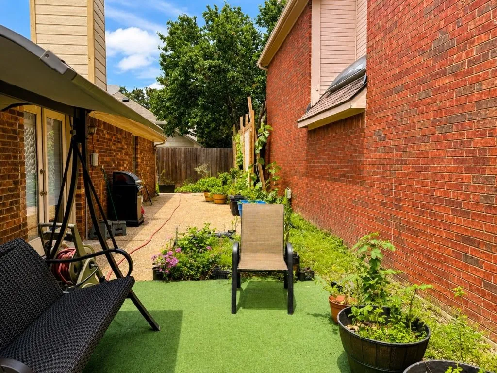 Single Family Residence For Sale in Dallas County , 503 Sierra Blanca Pass, Irving, Texas 75063, 3 Bedrooms, 2 Bathrooms, 1 Garage spaces, 1,655 Sqft, built in 1985, Price $449,900, mls#21291577, Real Estate Agent in Irving, Homes For Sale in Dallas county, Homes For Sale in Irving, Realtor in Irving Texas, Real Estate Brokerage Independent Realty Texas, Luminita Cordes Realtor