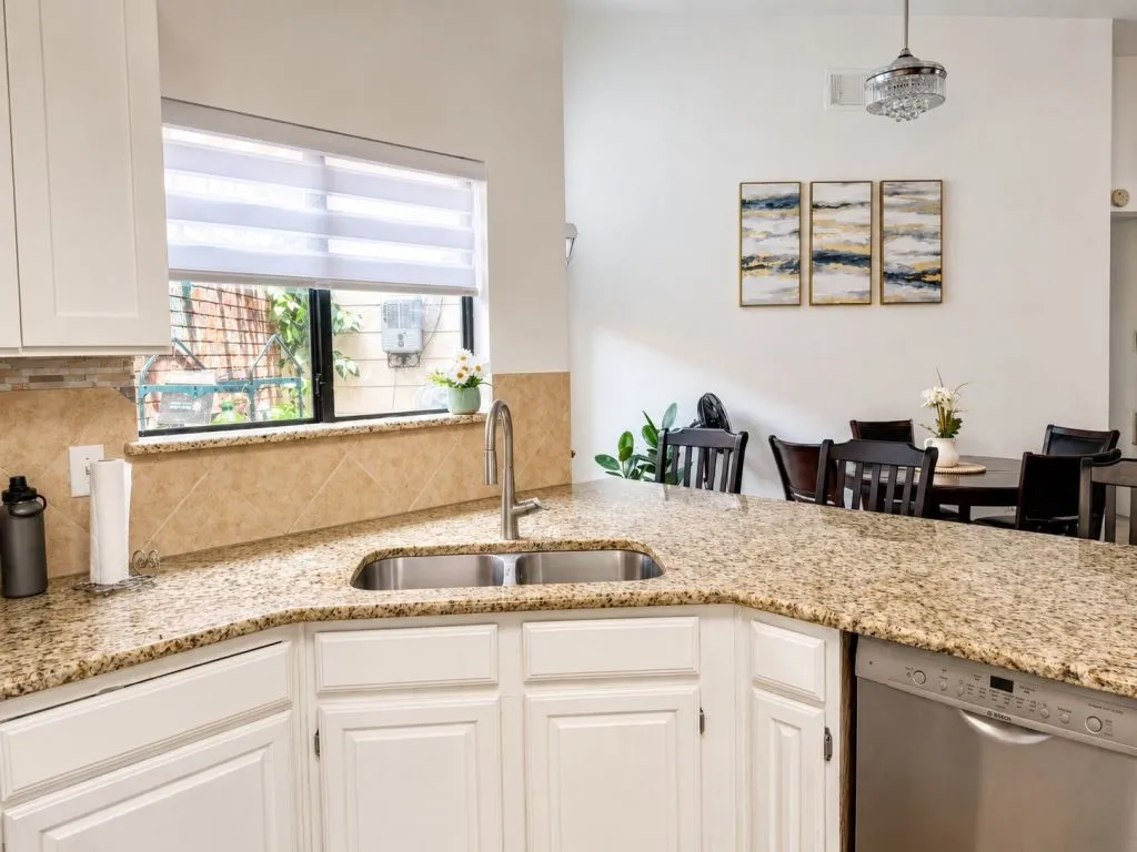 Single Family Residence For Sale in Dallas County , 503 Sierra Blanca Pass, Irving, Texas 75063, 3 Bedrooms, 2 Bathrooms, 1 Garage spaces, 1,655 Sqft, built in 1985, Price $449,900, mls#21291577, Real Estate Agent in Irving, Homes For Sale in Dallas county, Homes For Sale in Irving, Realtor in Irving Texas, Real Estate Brokerage Independent Realty Texas, Luminita Cordes Realtor