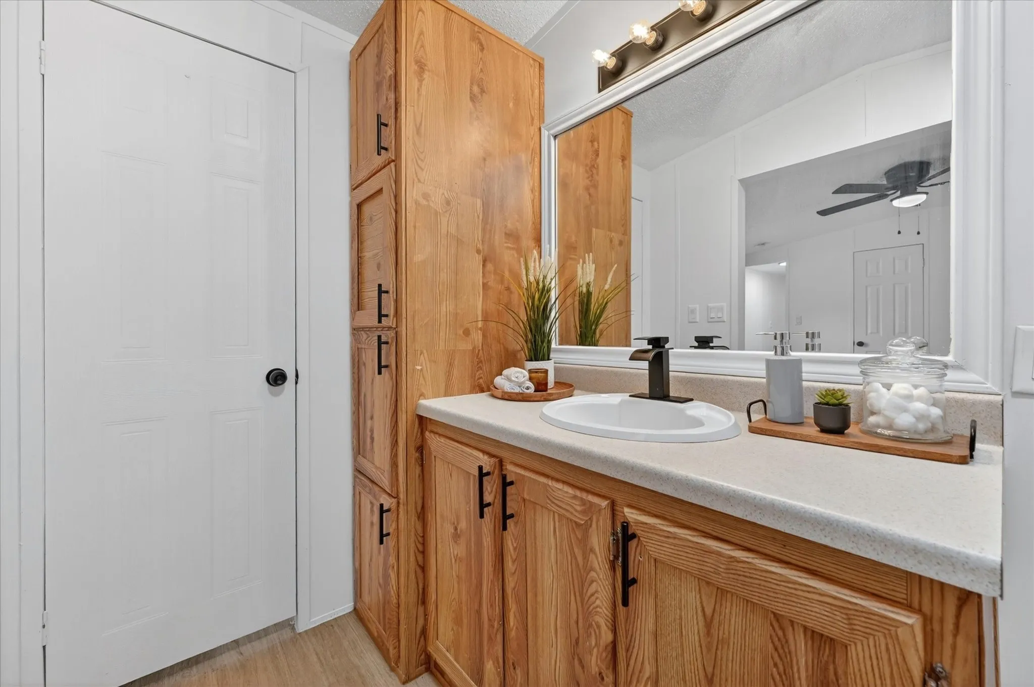 Mobile Home For Sale in Johnson County , 143 White Oak Street, Alvarado, Texas 76009, 2 Bedroom, 2 Bathroom, Garage spaces, 960 Sqft, built in 2006, mls#21288834, Real Estate Agent in Alvarado, Homes For Sale in Johnson county, Homes For Sale in Alvarado, Realtor in Alvarado Texas, Real Estate Brokerage Independent Realty Texas, Luminita Cordes Realtor