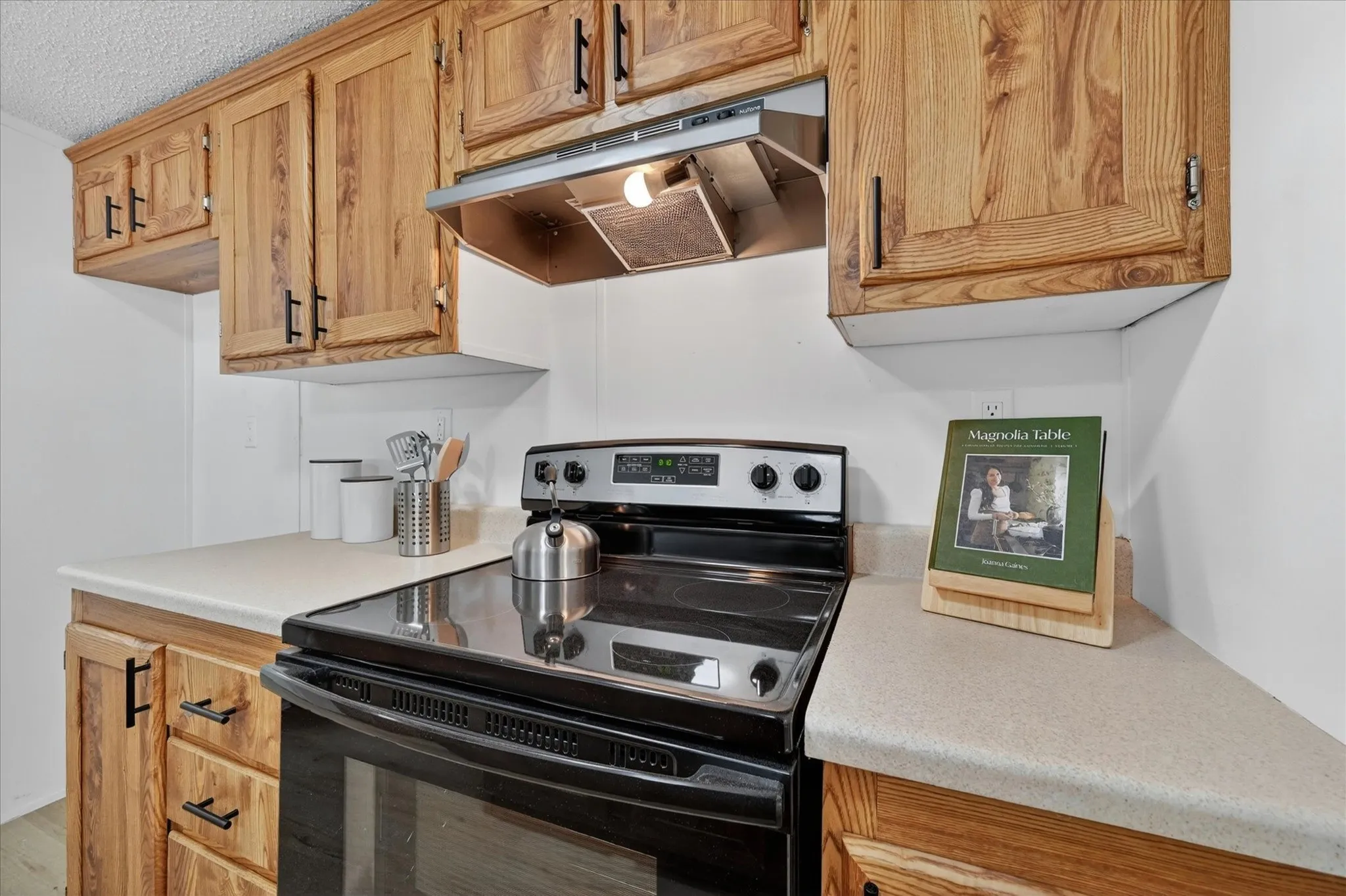 Mobile Home For Sale in Johnson County , 143 White Oak Street, Alvarado, Texas 76009, 2 Bedroom, 2 Bathroom, Garage spaces, 960 Sqft, built in 2006, mls#21288834, Real Estate Agent in Alvarado, Homes For Sale in Johnson county, Homes For Sale in Alvarado, Realtor in Alvarado Texas, Real Estate Brokerage Independent Realty Texas, Luminita Cordes Realtor