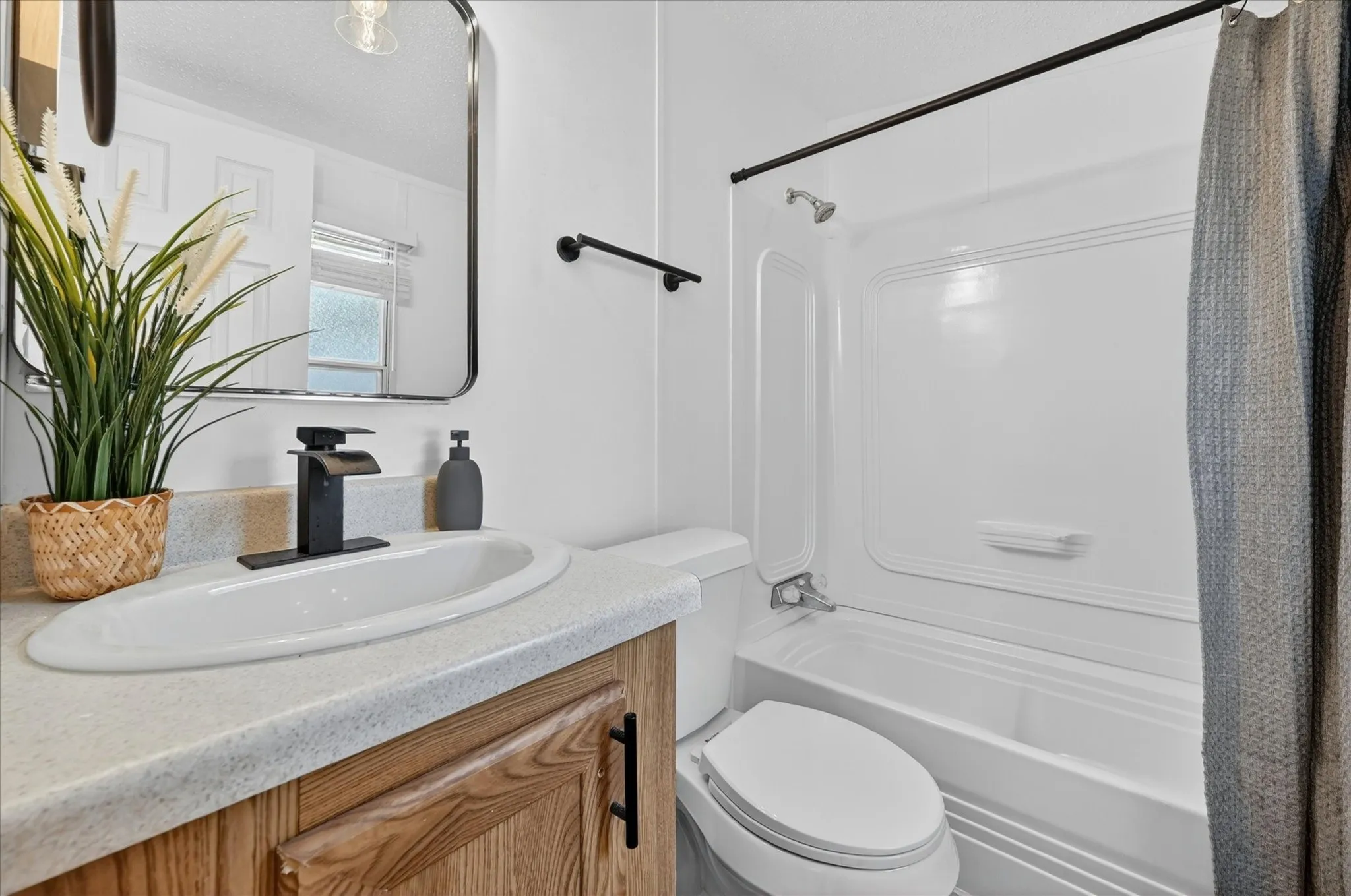 Mobile Home For Sale in Johnson County , 143 White Oak Street, Alvarado, Texas 76009, 2 Bedroom, 2 Bathroom, Garage spaces, 960 Sqft, built in 2006, mls#21288834, Real Estate Agent in Alvarado, Homes For Sale in Johnson county, Homes For Sale in Alvarado, Realtor in Alvarado Texas, Real Estate Brokerage Independent Realty Texas, Luminita Cordes Realtor
