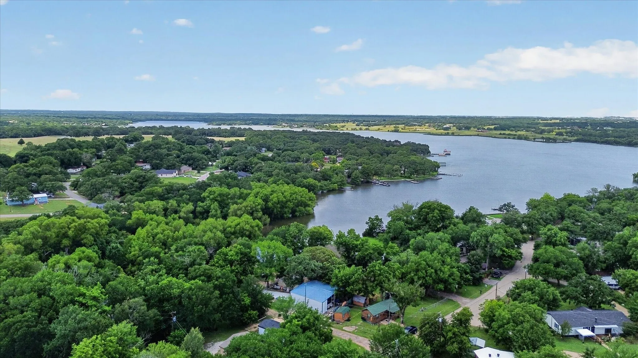 Mobile Home For Sale in Johnson County , 143 White Oak Street, Alvarado, Texas 76009, 2 Bedroom, 2 Bathroom, Garage spaces, 960 Sqft, built in 2006, mls#21288834, Real Estate Agent in Alvarado, Homes For Sale in Johnson county, Homes For Sale in Alvarado, Realtor in Alvarado Texas, Real Estate Brokerage Independent Realty Texas, Luminita Cordes Realtor
