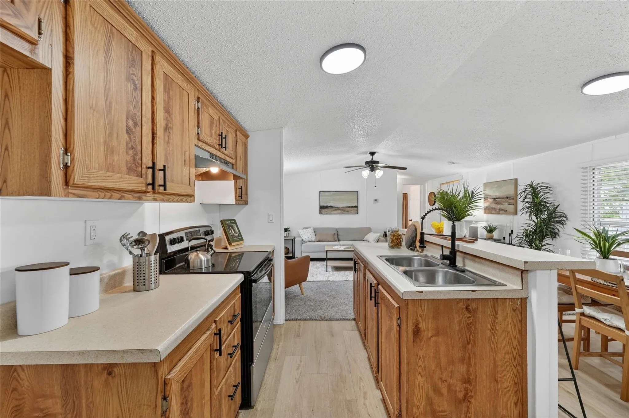 Mobile Home For Sale in Johnson County , 143 White Oak Street, Alvarado, Texas 76009, 2 Bedroom, 2 Bathroom, Garage spaces, 960 Sqft, built in 2006, mls#21288834, Real Estate Agent in Alvarado, Homes For Sale in Johnson county, Homes For Sale in Alvarado, Realtor in Alvarado Texas, Real Estate Brokerage Independent Realty Texas, Luminita Cordes Realtor