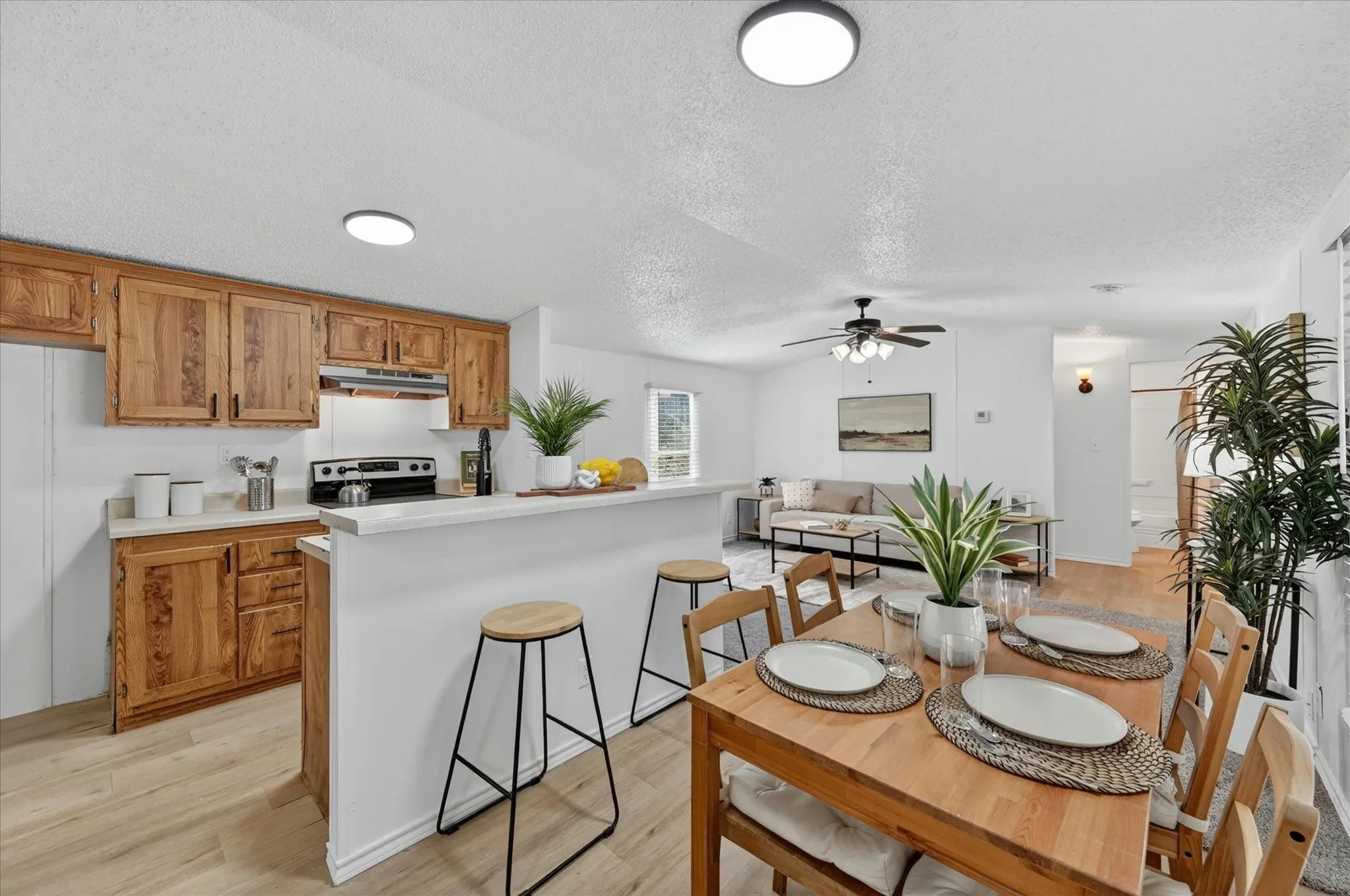 Mobile Home For Sale in Johnson County , 143 White Oak Street, Alvarado, Texas 76009, 2 Bedroom, 2 Bathroom, Garage spaces, 960 Sqft, built in 2006, mls#21288834, Real Estate Agent in Alvarado, Homes For Sale in Johnson county, Homes For Sale in Alvarado, Realtor in Alvarado Texas, Real Estate Brokerage Independent Realty Texas, Luminita Cordes Realtor