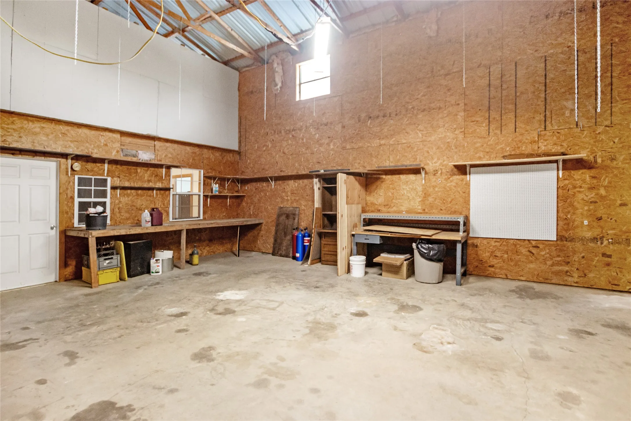 Single Family Residence For Sale in Henderson County , 781 S FM 315, Chandler, Texas 75758, 3 Bedroom, 2 Bathroom, 2 Garage spaces, 3,700 Sqft, built in 2009, mls#21291415, Real Estate Agent in Chandler, Homes For Sale in Henderson county, Homes For Sale in Chandler, Realtor in Chandler Texas, Real Estate Brokerage Independent Realty Texas, Luminita Cordes Realtor