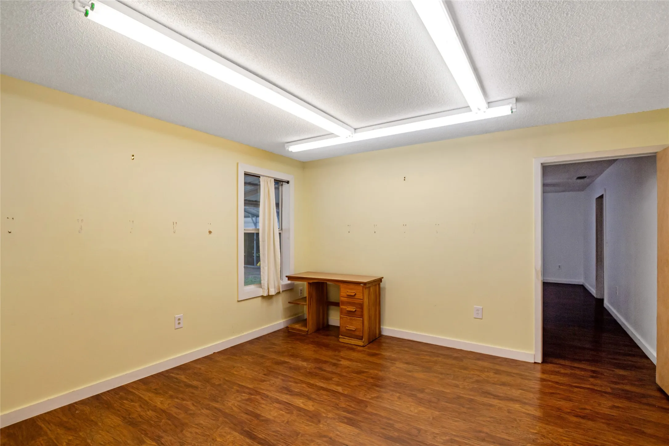 Single Family Residence For Sale in Henderson County , 781 S FM 315, Chandler, Texas 75758, 3 Bedroom, 2 Bathroom, 2 Garage spaces, 3,700 Sqft, built in 2009, mls#21291415, Real Estate Agent in Chandler, Homes For Sale in Henderson county, Homes For Sale in Chandler, Realtor in Chandler Texas, Real Estate Brokerage Independent Realty Texas, Luminita Cordes Realtor
