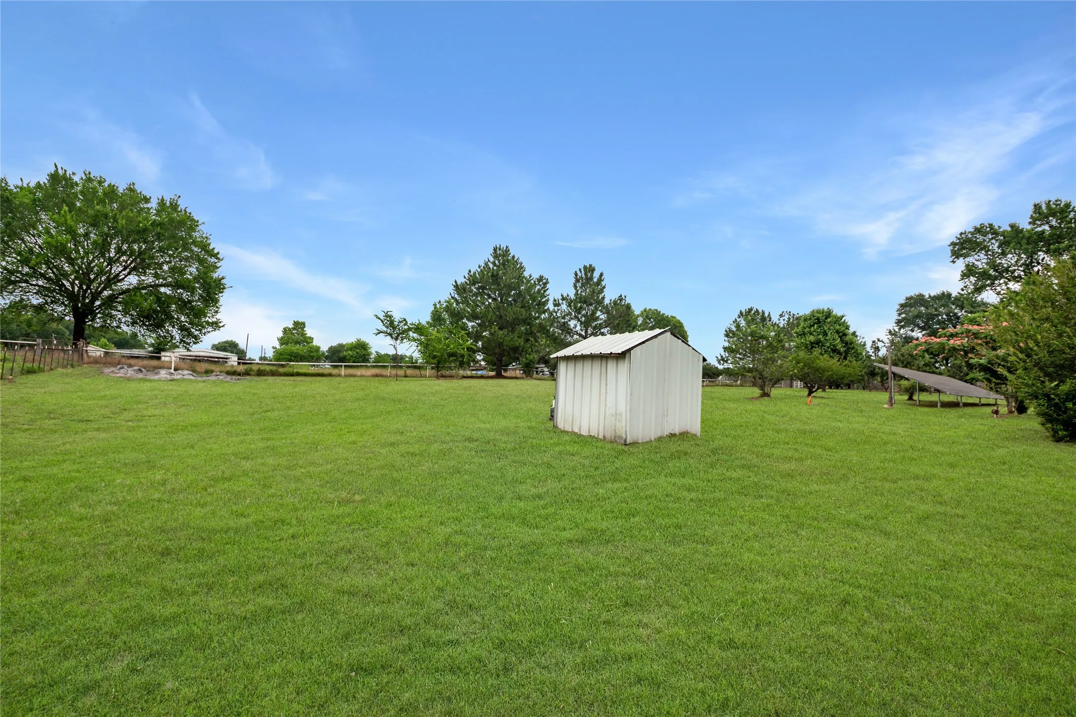 Single Family Residence For Sale in Henderson County , 781 S FM 315, Chandler, Texas 75758, 3 Bedroom, 2 Bathroom, 2 Garage spaces, 3,700 Sqft, built in 2009, mls#21291415, Real Estate Agent in Chandler, Homes For Sale in Henderson county, Homes For Sale in Chandler, Realtor in Chandler Texas, Real Estate Brokerage Independent Realty Texas, Luminita Cordes Realtor