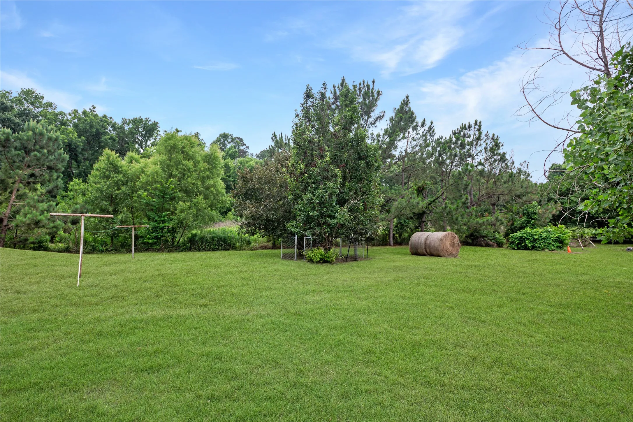 Single Family Residence For Sale in Henderson County , 781 S FM 315, Chandler, Texas 75758, 3 Bedroom, 2 Bathroom, 2 Garage spaces, 3,700 Sqft, built in 2009, mls#21291415, Real Estate Agent in Chandler, Homes For Sale in Henderson county, Homes For Sale in Chandler, Realtor in Chandler Texas, Real Estate Brokerage Independent Realty Texas, Luminita Cordes Realtor