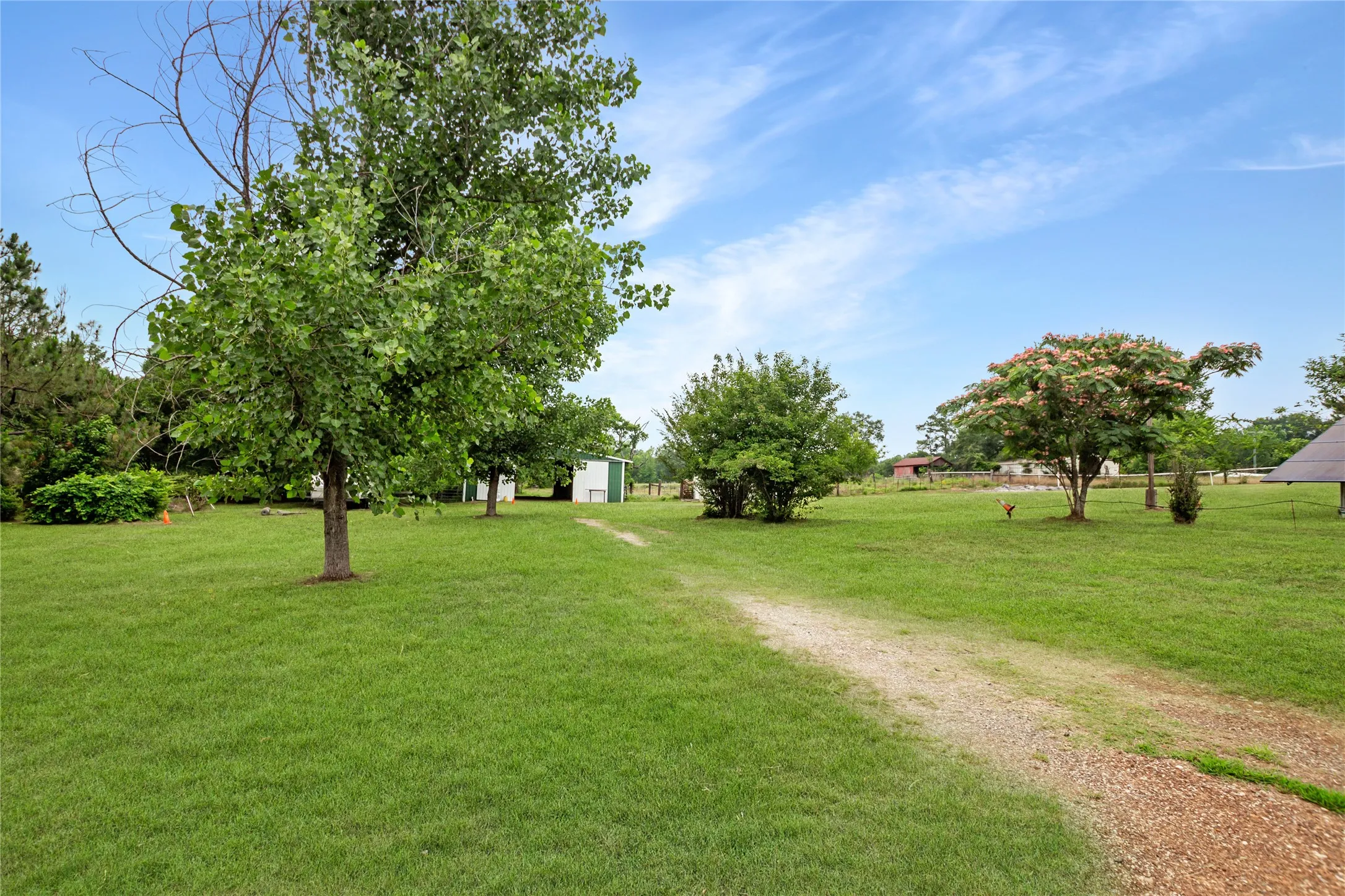 Single Family Residence For Sale in Henderson County , 781 S FM 315, Chandler, Texas 75758, 3 Bedroom, 2 Bathroom, 2 Garage spaces, 3,700 Sqft, built in 2009, mls#21291415, Real Estate Agent in Chandler, Homes For Sale in Henderson county, Homes For Sale in Chandler, Realtor in Chandler Texas, Real Estate Brokerage Independent Realty Texas, Luminita Cordes Realtor
