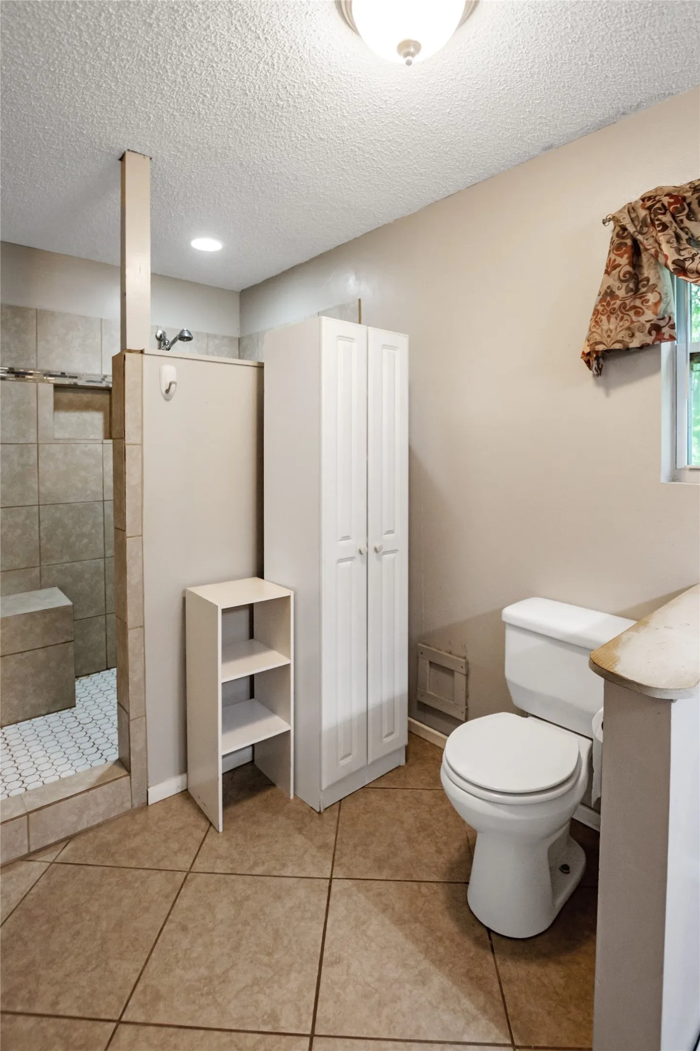 Single Family Residence For Sale in Henderson County , 781 S FM 315, Chandler, Texas 75758, 3 Bedroom, 2 Bathroom, 2 Garage spaces, 3,700 Sqft, built in 2009, mls#21291415, Real Estate Agent in Chandler, Homes For Sale in Henderson county, Homes For Sale in Chandler, Realtor in Chandler Texas, Real Estate Brokerage Independent Realty Texas, Luminita Cordes Realtor