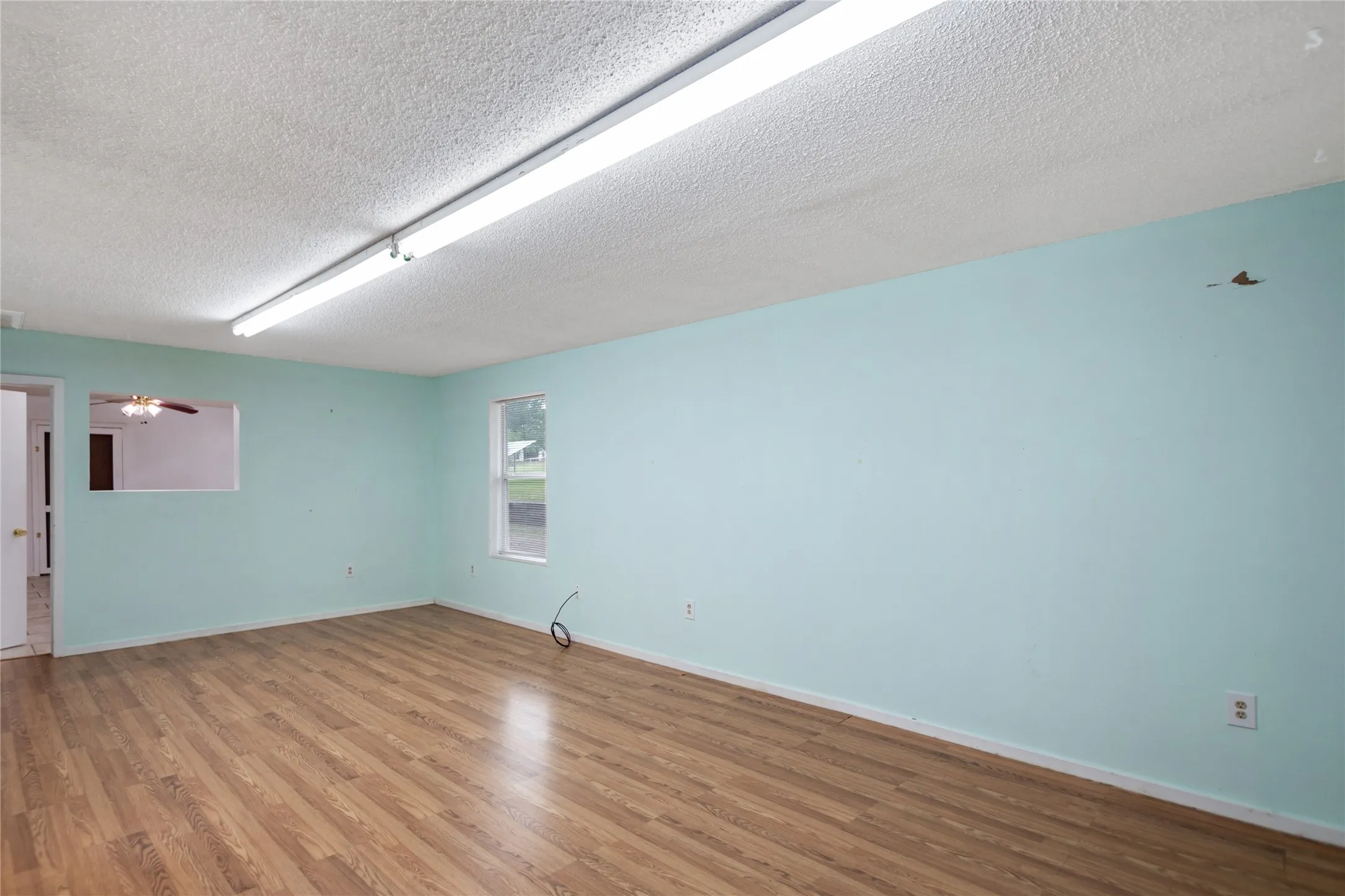 Single Family Residence For Sale in Henderson County , 781 S FM 315, Chandler, Texas 75758, 3 Bedroom, 2 Bathroom, 2 Garage spaces, 3,700 Sqft, built in 2009, mls#21291415, Real Estate Agent in Chandler, Homes For Sale in Henderson county, Homes For Sale in Chandler, Realtor in Chandler Texas, Real Estate Brokerage Independent Realty Texas, Luminita Cordes Realtor