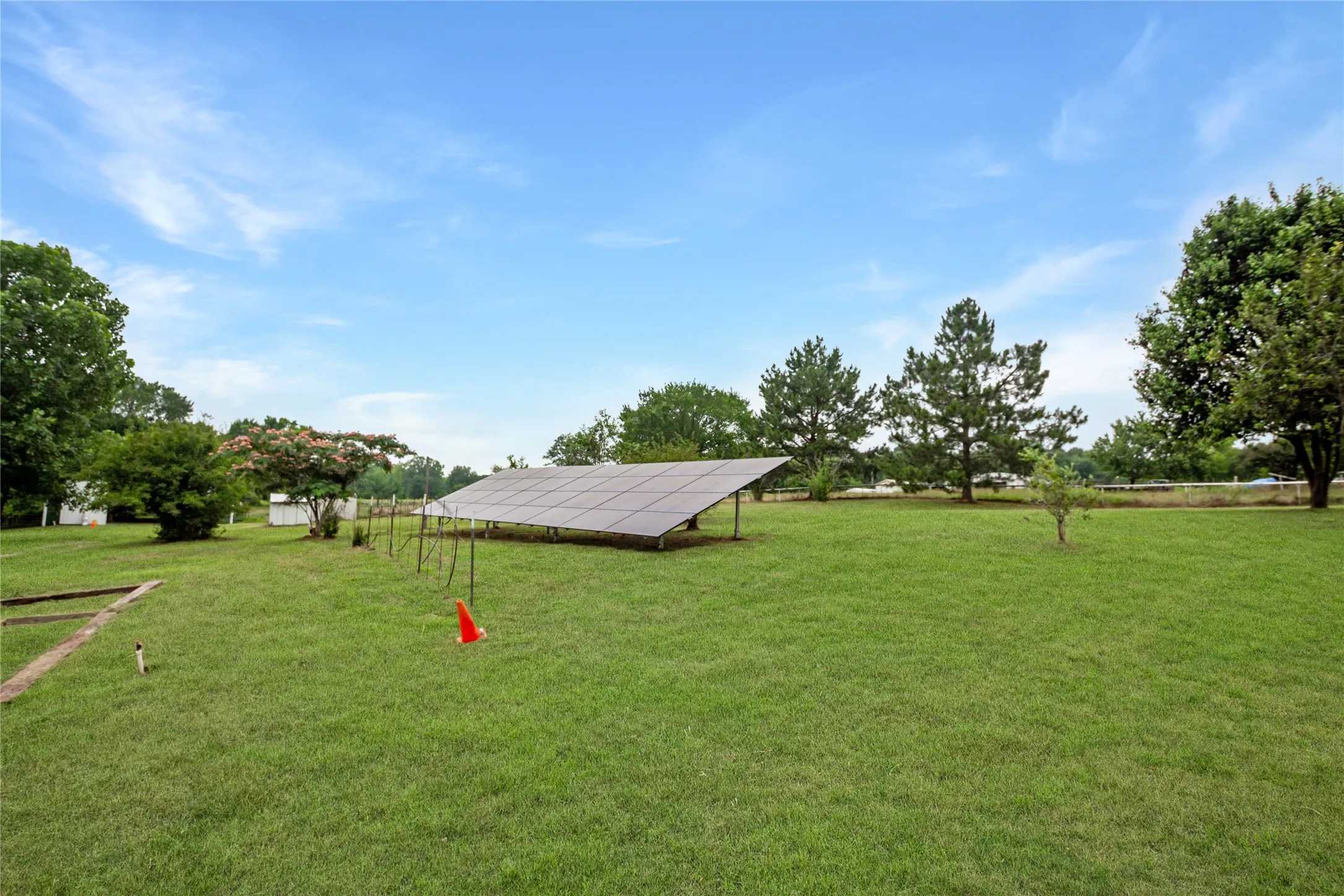 Single Family Residence For Sale in Henderson County , 781 S FM 315, Chandler, Texas 75758, 3 Bedroom, 2 Bathroom, 2 Garage spaces, 3,700 Sqft, built in 2009, mls#21291415, Real Estate Agent in Chandler, Homes For Sale in Henderson county, Homes For Sale in Chandler, Realtor in Chandler Texas, Real Estate Brokerage Independent Realty Texas, Luminita Cordes Realtor