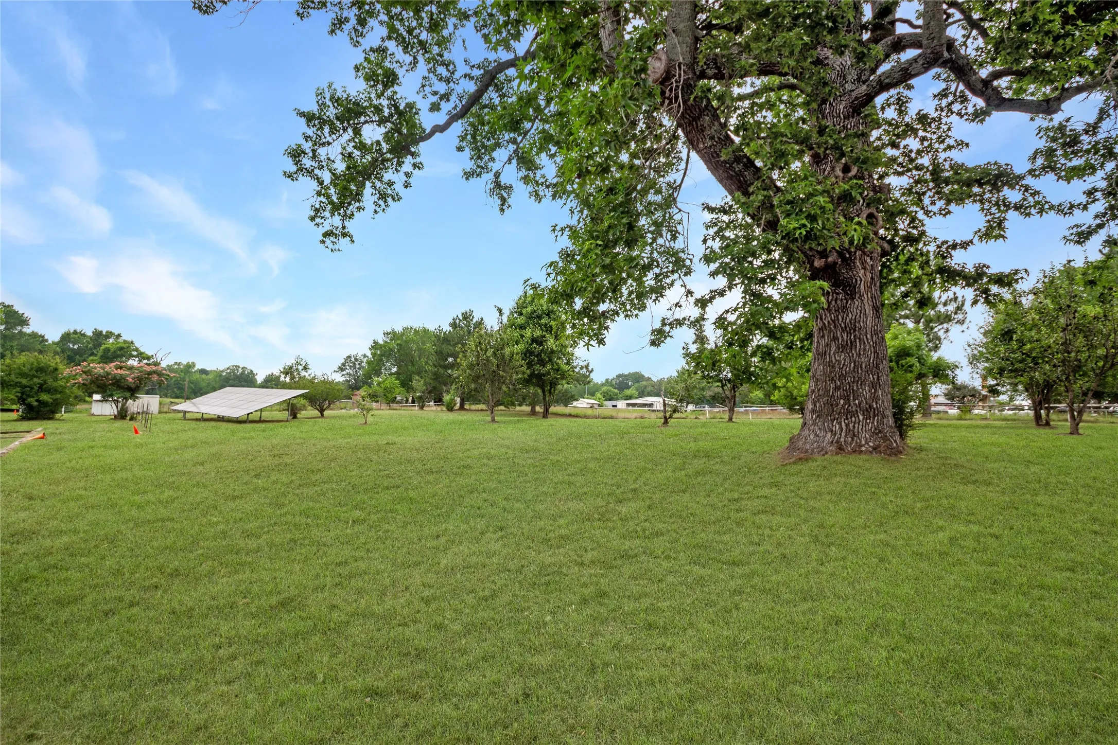 Single Family Residence For Sale in Henderson County , 781 S FM 315, Chandler, Texas 75758, 3 Bedroom, 2 Bathroom, 2 Garage spaces, 3,700 Sqft, built in 2009, mls#21291415, Real Estate Agent in Chandler, Homes For Sale in Henderson county, Homes For Sale in Chandler, Realtor in Chandler Texas, Real Estate Brokerage Independent Realty Texas, Luminita Cordes Realtor
