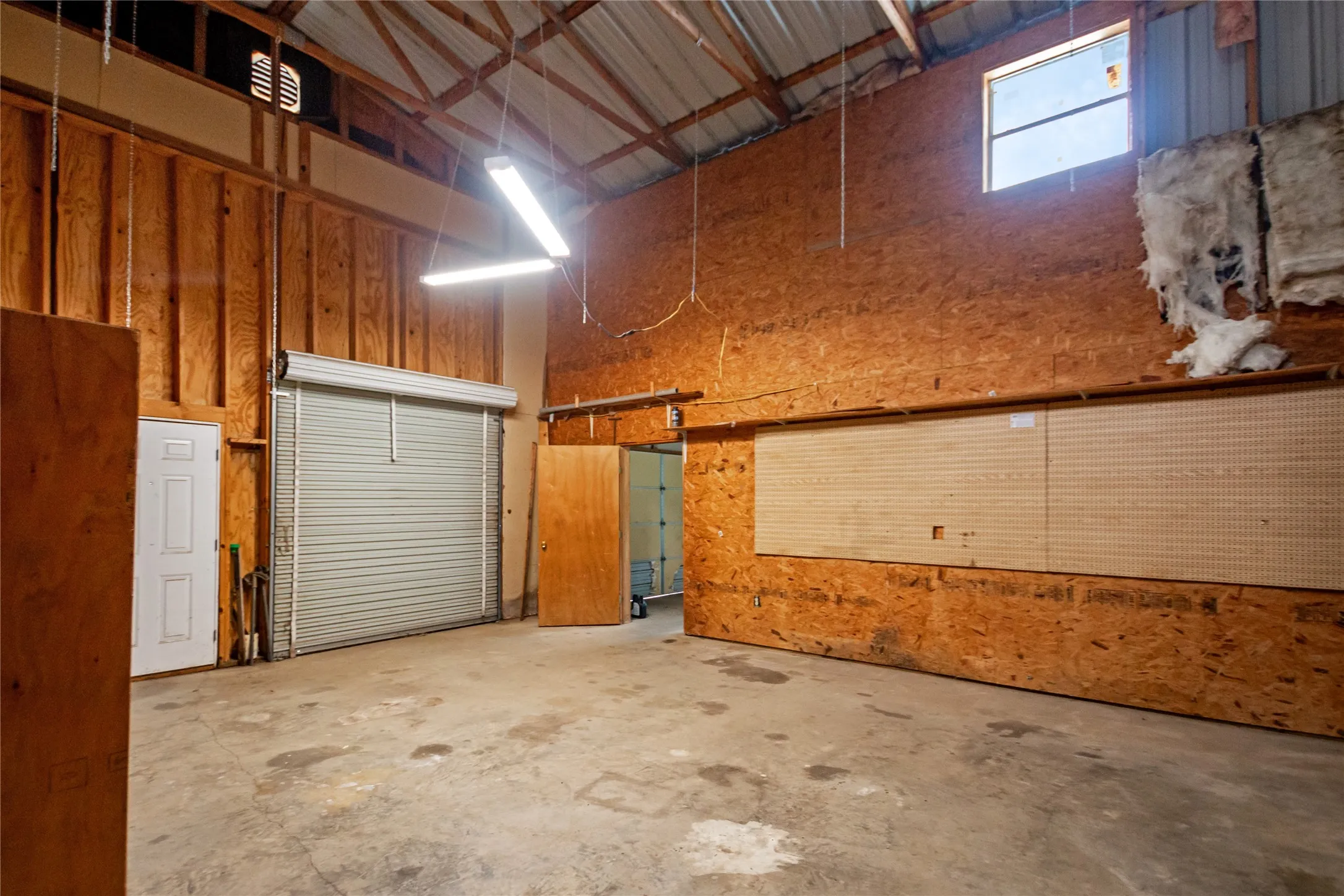 Single Family Residence For Sale in Henderson County , 781 S FM 315, Chandler, Texas 75758, 3 Bedroom, 2 Bathroom, 2 Garage spaces, 3,700 Sqft, built in 2009, mls#21291415, Real Estate Agent in Chandler, Homes For Sale in Henderson county, Homes For Sale in Chandler, Realtor in Chandler Texas, Real Estate Brokerage Independent Realty Texas, Luminita Cordes Realtor