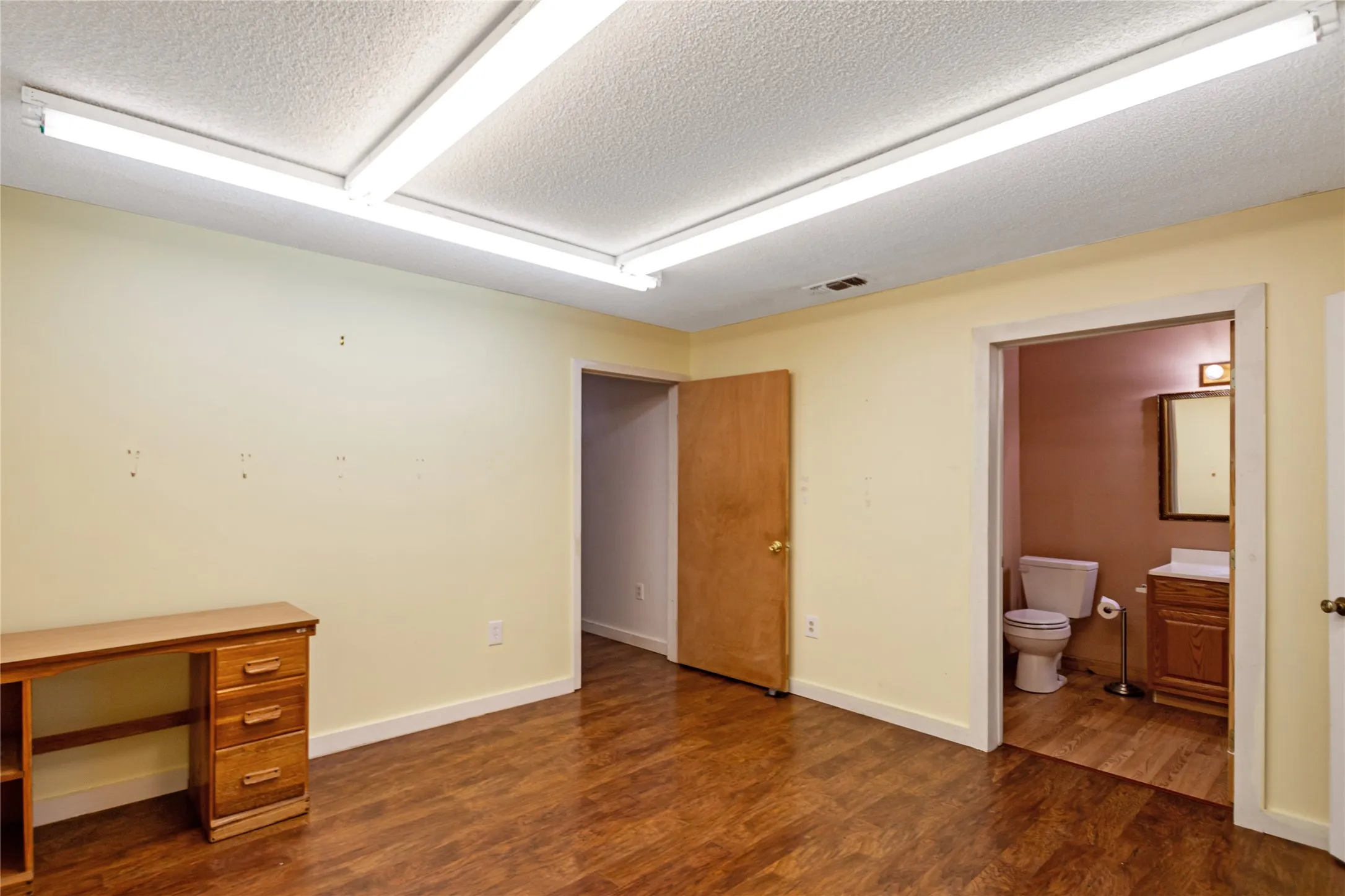 Single Family Residence For Sale in Henderson County , 781 S FM 315, Chandler, Texas 75758, 3 Bedroom, 2 Bathroom, 2 Garage spaces, 3,700 Sqft, built in 2009, mls#21291415, Real Estate Agent in Chandler, Homes For Sale in Henderson county, Homes For Sale in Chandler, Realtor in Chandler Texas, Real Estate Brokerage Independent Realty Texas, Luminita Cordes Realtor
