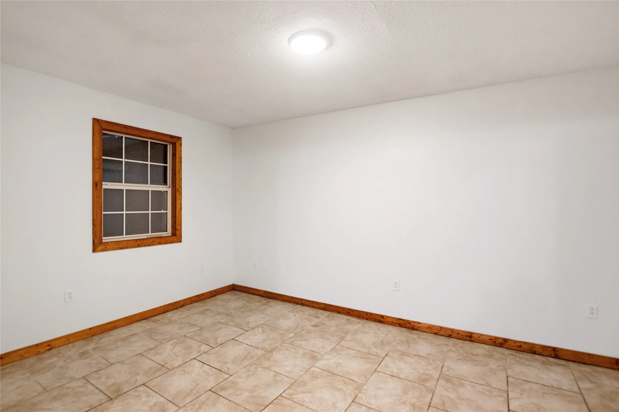 Single Family Residence For Sale in Henderson County , 781 S FM 315, Chandler, Texas 75758, 3 Bedroom, 2 Bathroom, 2 Garage spaces, 3,700 Sqft, built in 2009, mls#21291415, Real Estate Agent in Chandler, Homes For Sale in Henderson county, Homes For Sale in Chandler, Realtor in Chandler Texas, Real Estate Brokerage Independent Realty Texas, Luminita Cordes Realtor