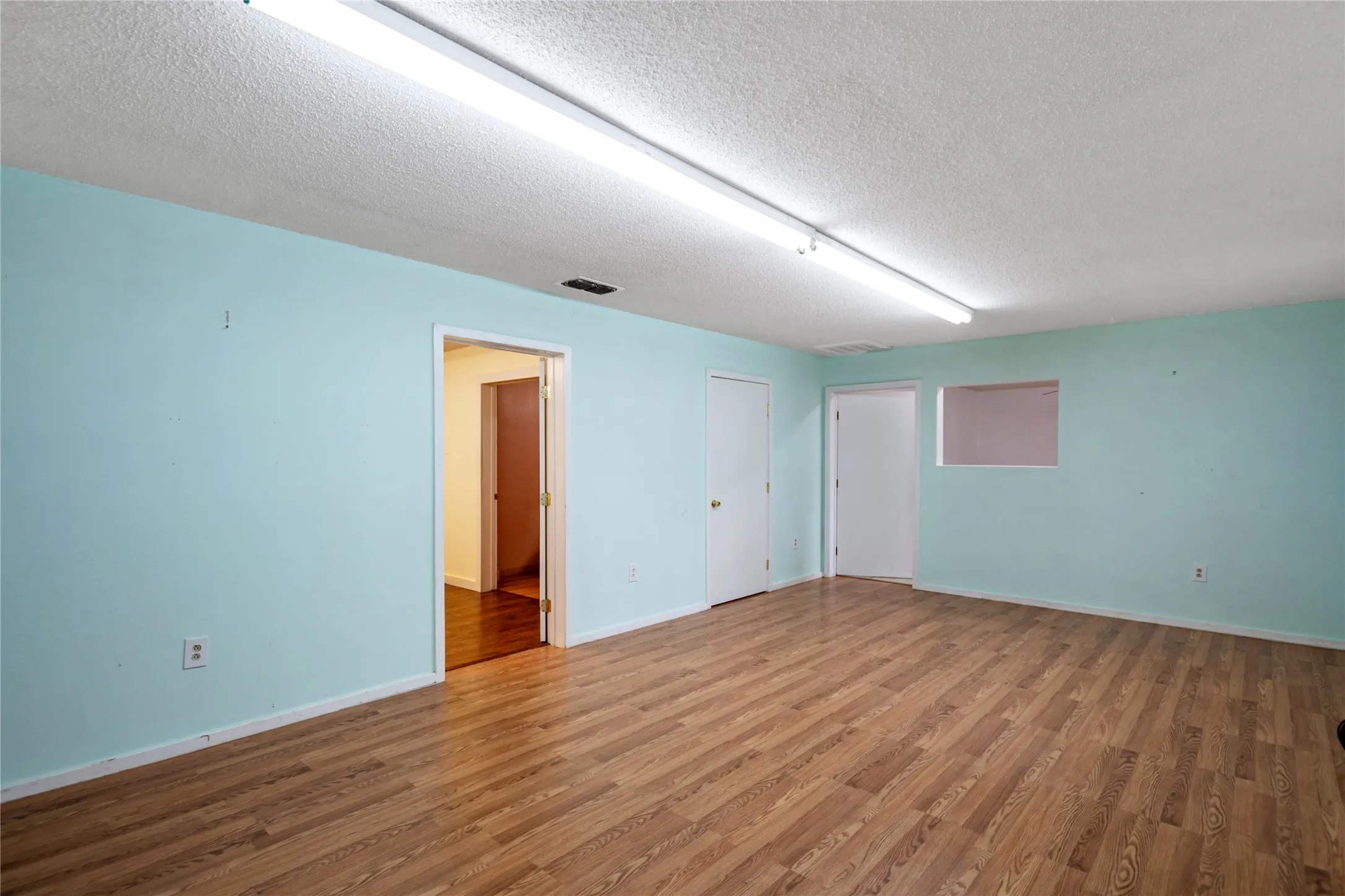 Single Family Residence For Sale in Henderson County , 781 S FM 315, Chandler, Texas 75758, 3 Bedroom, 2 Bathroom, 2 Garage spaces, 3,700 Sqft, built in 2009, mls#21291415, Real Estate Agent in Chandler, Homes For Sale in Henderson county, Homes For Sale in Chandler, Realtor in Chandler Texas, Real Estate Brokerage Independent Realty Texas, Luminita Cordes Realtor