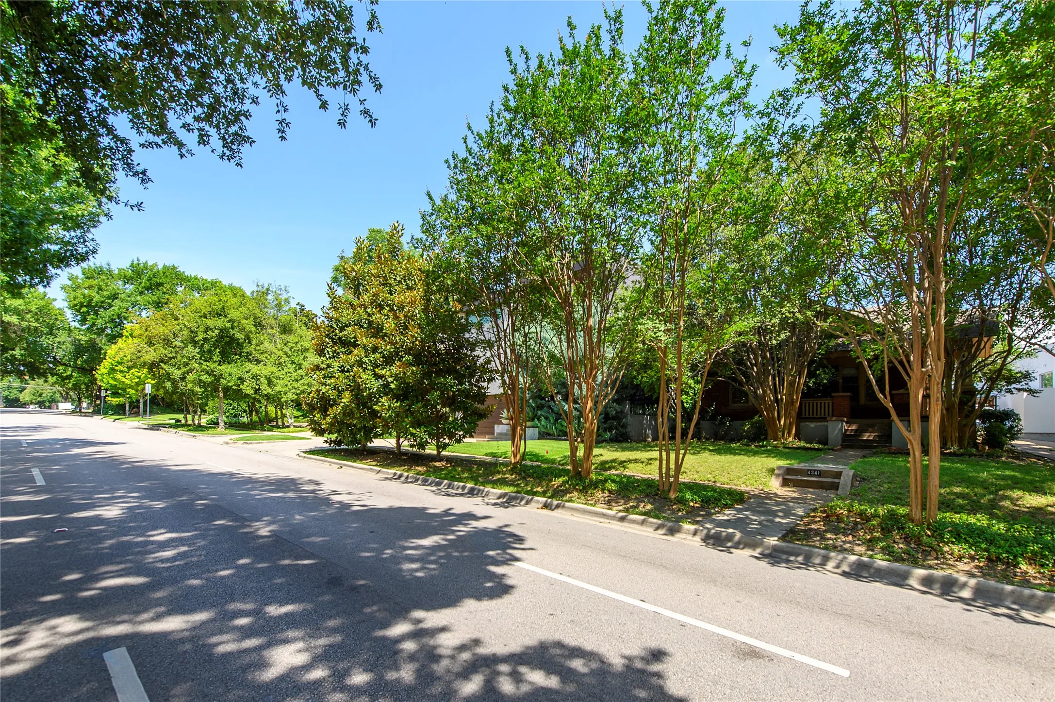 Single Family Residence For Sale in Dallas County , 4341 Avondale Avenue, Dallas, Texas 75219, 2 Bedrooms, 1 Bathroom, Garage spaces, 1,574 Sqft, built in 1938, Price $1,200,000, mls#21289683, Real Estate Agent in Dallas, Homes For Sale in Dallas county, Homes For Sale in Dallas, Realtor in Dallas Texas, Real Estate Brokerage Independent Realty Texas, Luminita Cordes Realtor