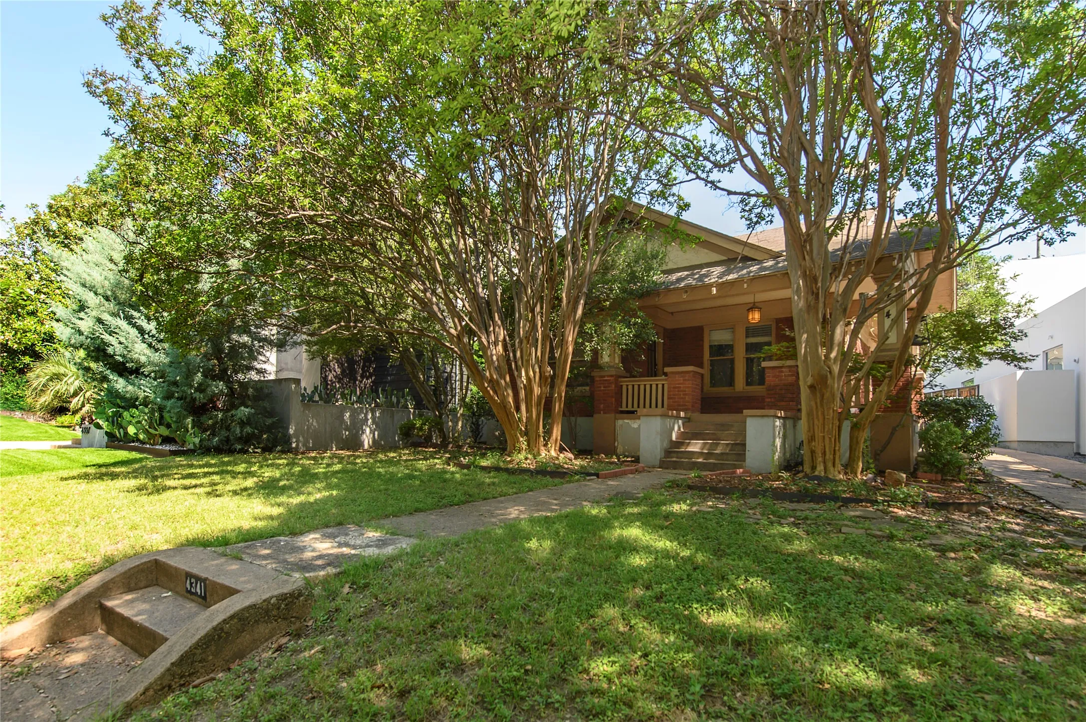 Single Family Residence For Sale in Dallas County , 4341 Avondale Avenue, Dallas, Texas 75219, 2 Bedrooms, 1 Bathroom, Garage spaces, 1,574 Sqft, built in 1938, Price $1,200,000, mls#21289683, Real Estate Agent in Dallas, Homes For Sale in Dallas county, Homes For Sale in Dallas, Realtor in Dallas Texas, Real Estate Brokerage Independent Realty Texas, Luminita Cordes Realtor