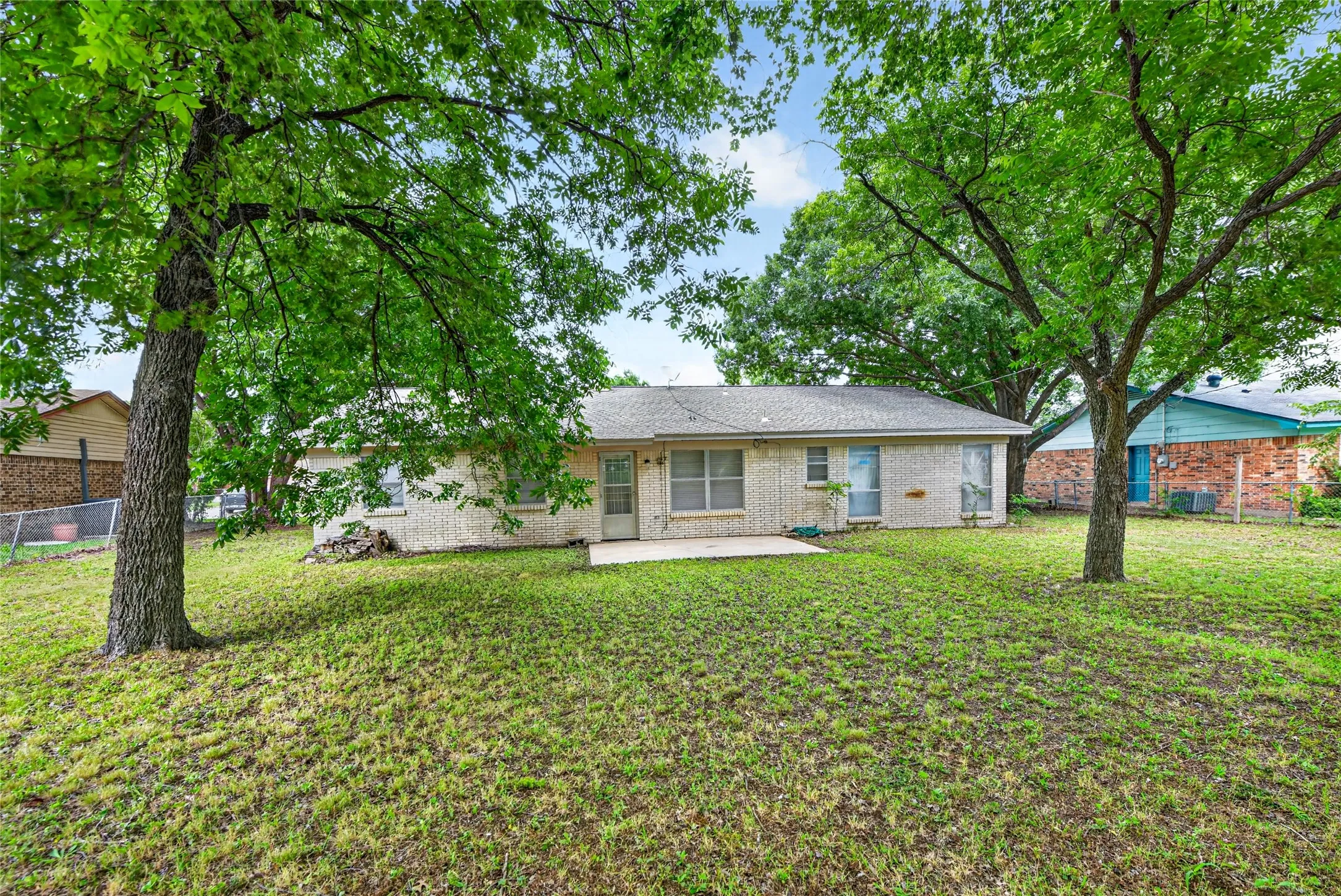 Single Family Residence For Sale in Tarrant County , 910 Kerry Street, Benbrook, Texas 76126, 4 Bedroom, 2 Bathroom, 2 Garage spaces, 1,451 Sqft, built in 1971, mls#21287185, Real Estate Agent in Benbrook, Homes For Sale in Tarrant county, Homes For Sale in Benbrook, Realtor in Benbrook Texas, Real Estate Brokerage Independent Realty Texas, Luminita Cordes Realtor