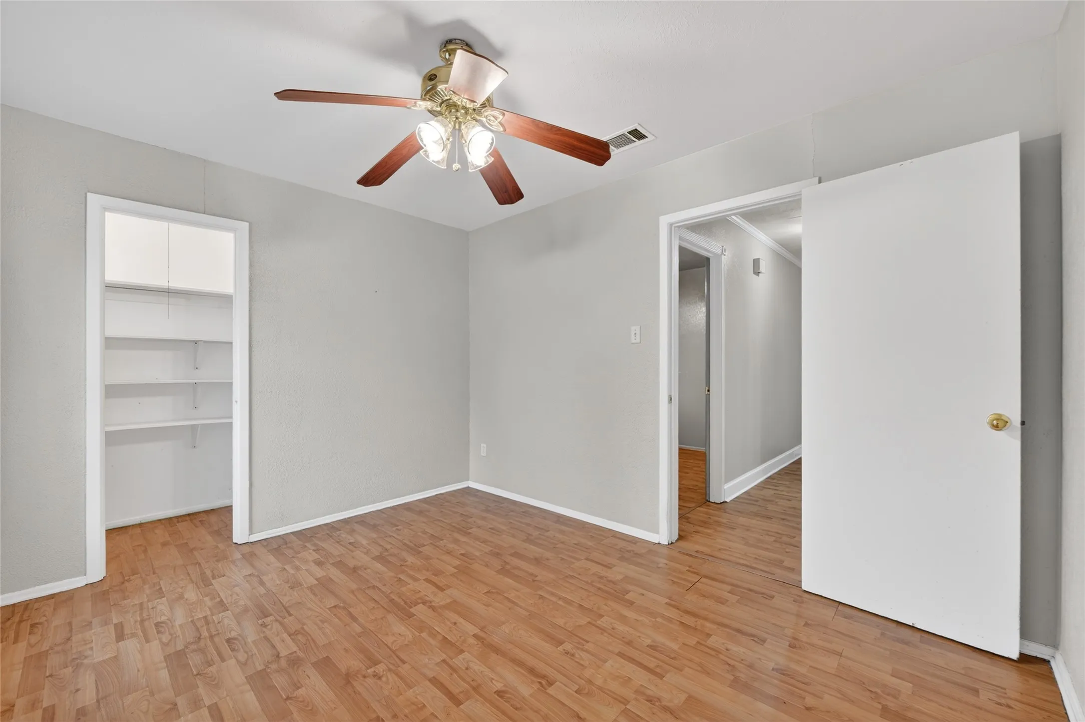 Single Family Residence For Sale in Tarrant County , 910 Kerry Street, Benbrook, Texas 76126, 4 Bedroom, 2 Bathroom, 2 Garage spaces, 1,451 Sqft, built in 1971, mls#21287185, Real Estate Agent in Benbrook, Homes For Sale in Tarrant county, Homes For Sale in Benbrook, Realtor in Benbrook Texas, Real Estate Brokerage Independent Realty Texas, Luminita Cordes Realtor