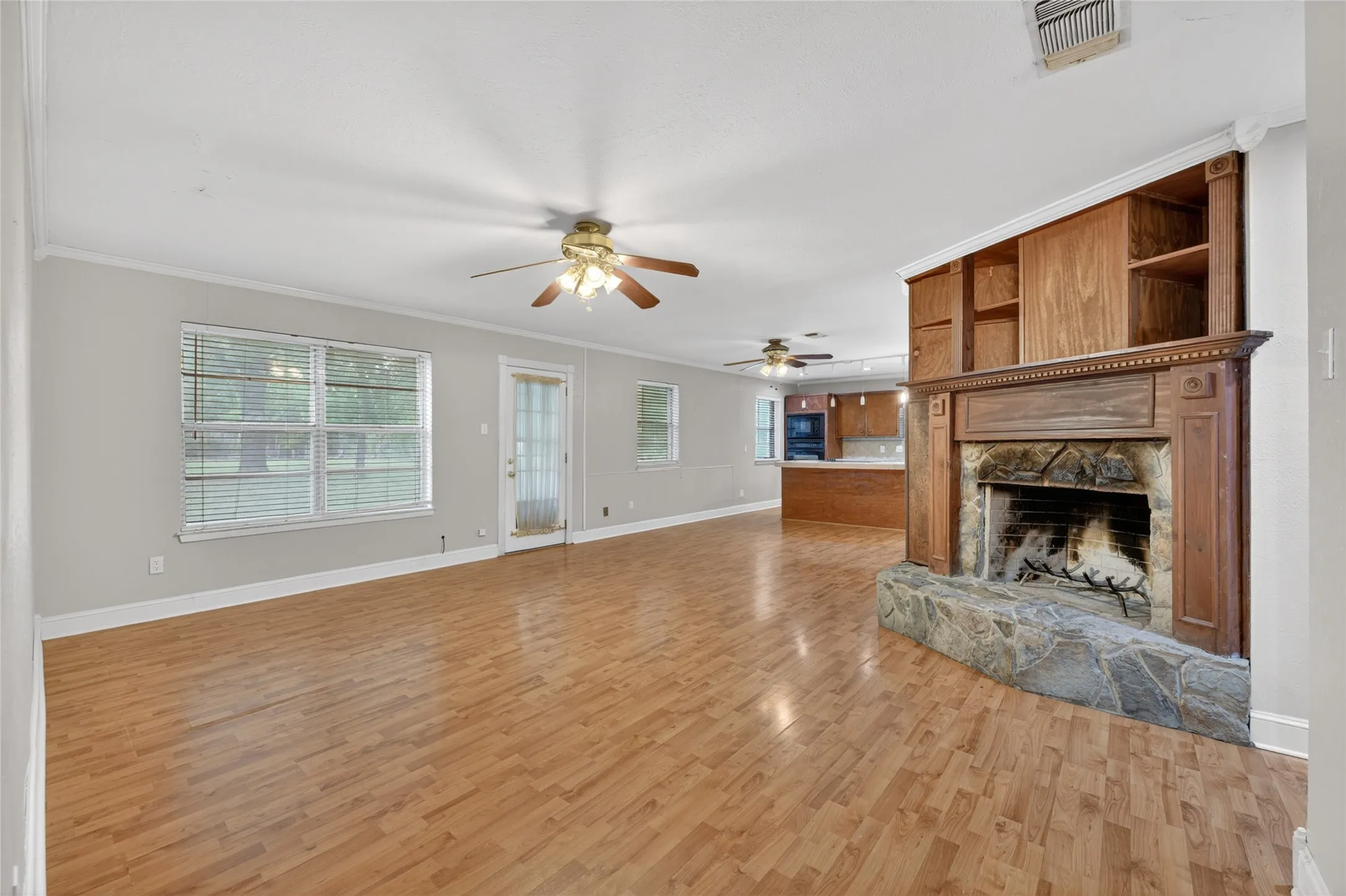 Single Family Residence For Sale in Tarrant County , 910 Kerry Street, Benbrook, Texas 76126, 4 Bedroom, 2 Bathroom, 2 Garage spaces, 1,451 Sqft, built in 1971, mls#21287185, Real Estate Agent in Benbrook, Homes For Sale in Tarrant county, Homes For Sale in Benbrook, Realtor in Benbrook Texas, Real Estate Brokerage Independent Realty Texas, Luminita Cordes Realtor
