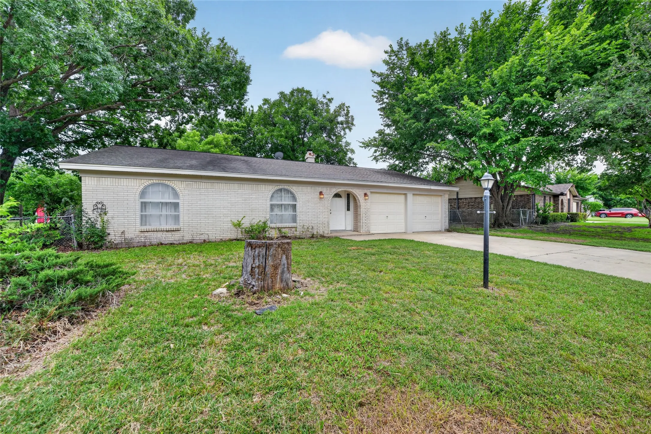 Single Family Residence For Sale in Tarrant County , 910 Kerry Street, Benbrook, Texas 76126, 4 Bedroom, 2 Bathroom, 2 Garage spaces, 1,451 Sqft, built in 1971, mls#21287185, Real Estate Agent in Benbrook, Homes For Sale in Tarrant county, Homes For Sale in Benbrook, Realtor in Benbrook Texas, Real Estate Brokerage Independent Realty Texas, Luminita Cordes Realtor