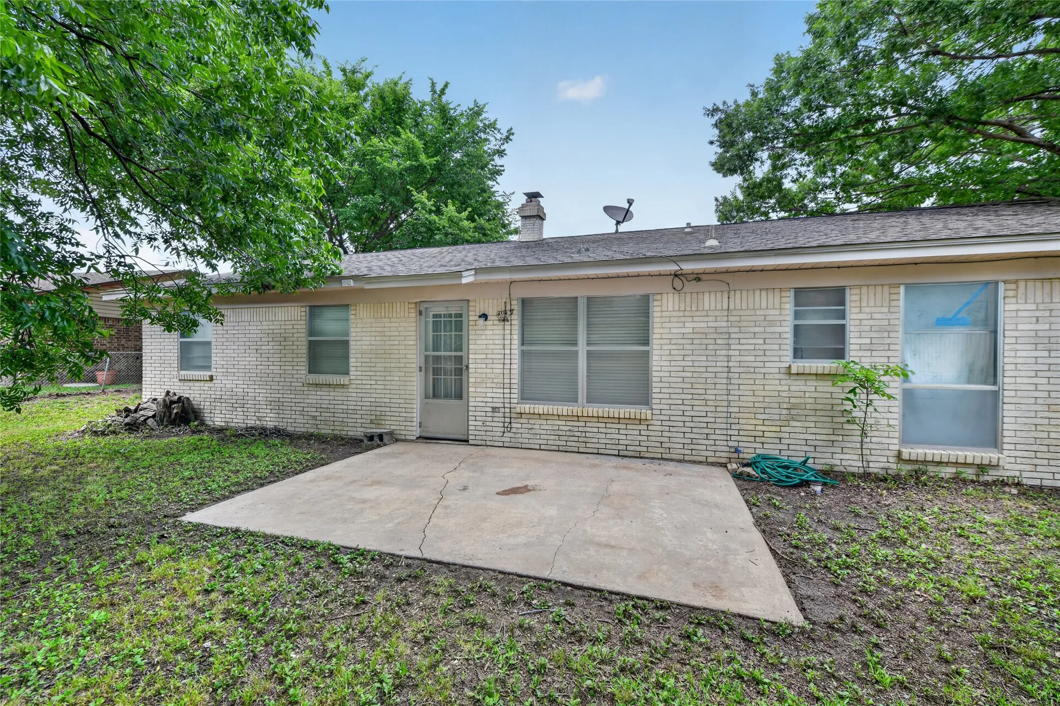 Single Family Residence For Sale in Tarrant County , 910 Kerry Street, Benbrook, Texas 76126, 4 Bedroom, 2 Bathroom, 2 Garage spaces, 1,451 Sqft, built in 1971, mls#21287185, Real Estate Agent in Benbrook, Homes For Sale in Tarrant county, Homes For Sale in Benbrook, Realtor in Benbrook Texas, Real Estate Brokerage Independent Realty Texas, Luminita Cordes Realtor