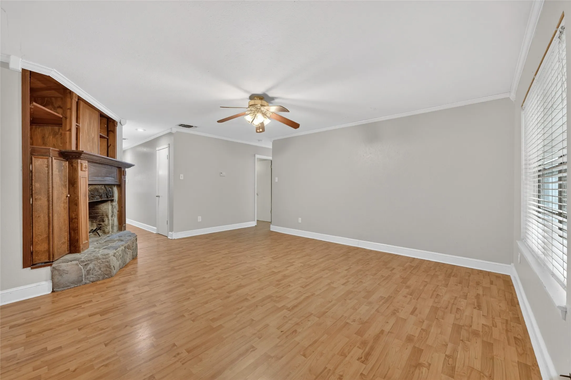 Single Family Residence For Sale in Tarrant County , 910 Kerry Street, Benbrook, Texas 76126, 4 Bedroom, 2 Bathroom, 2 Garage spaces, 1,451 Sqft, built in 1971, mls#21287185, Real Estate Agent in Benbrook, Homes For Sale in Tarrant county, Homes For Sale in Benbrook, Realtor in Benbrook Texas, Real Estate Brokerage Independent Realty Texas, Luminita Cordes Realtor
