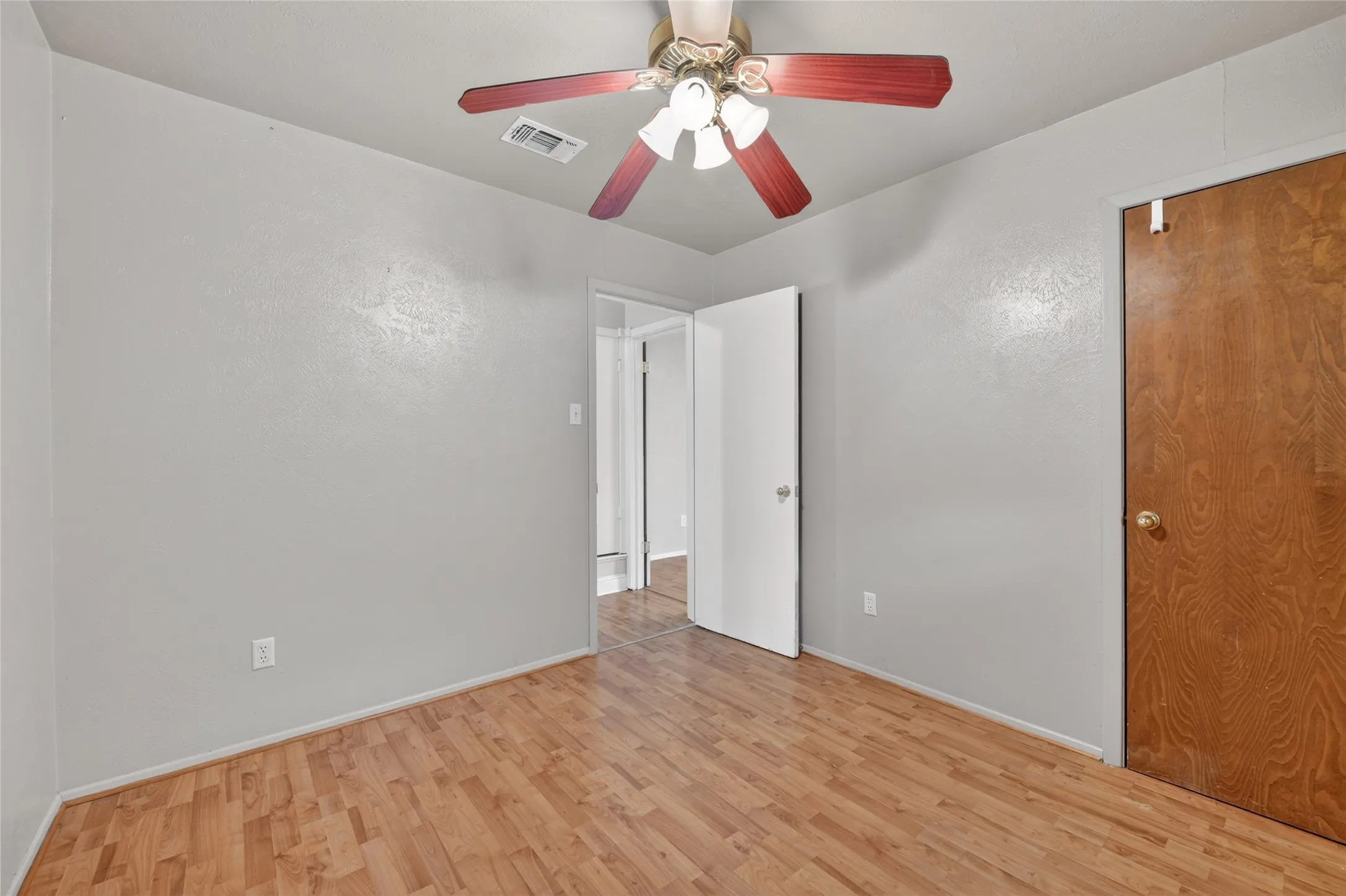 Single Family Residence For Sale in Tarrant County , 910 Kerry Street, Benbrook, Texas 76126, 4 Bedroom, 2 Bathroom, 2 Garage spaces, 1,451 Sqft, built in 1971, mls#21287185, Real Estate Agent in Benbrook, Homes For Sale in Tarrant county, Homes For Sale in Benbrook, Realtor in Benbrook Texas, Real Estate Brokerage Independent Realty Texas, Luminita Cordes Realtor