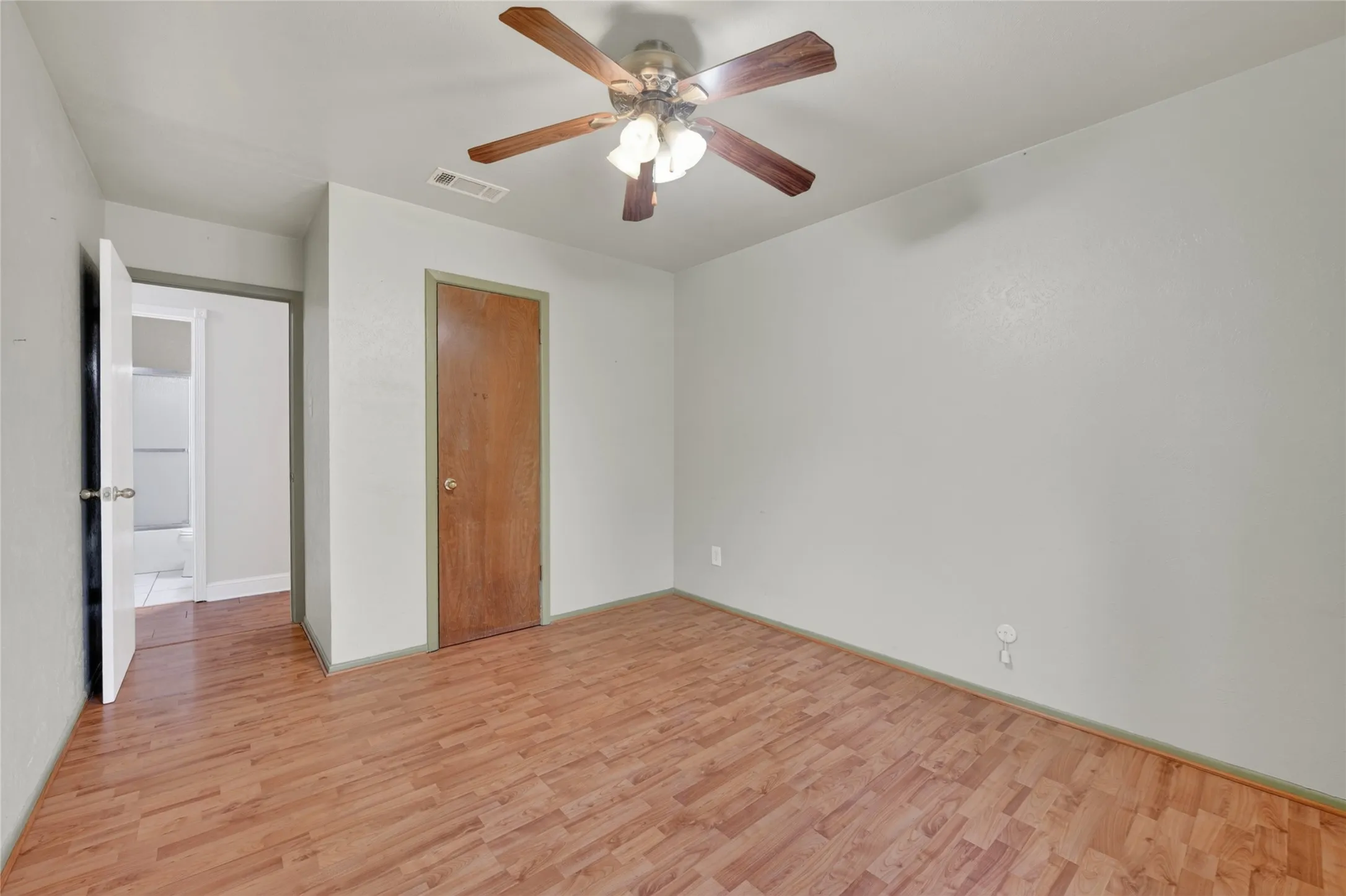 Single Family Residence For Sale in Tarrant County , 910 Kerry Street, Benbrook, Texas 76126, 4 Bedroom, 2 Bathroom, 2 Garage spaces, 1,451 Sqft, built in 1971, mls#21287185, Real Estate Agent in Benbrook, Homes For Sale in Tarrant county, Homes For Sale in Benbrook, Realtor in Benbrook Texas, Real Estate Brokerage Independent Realty Texas, Luminita Cordes Realtor