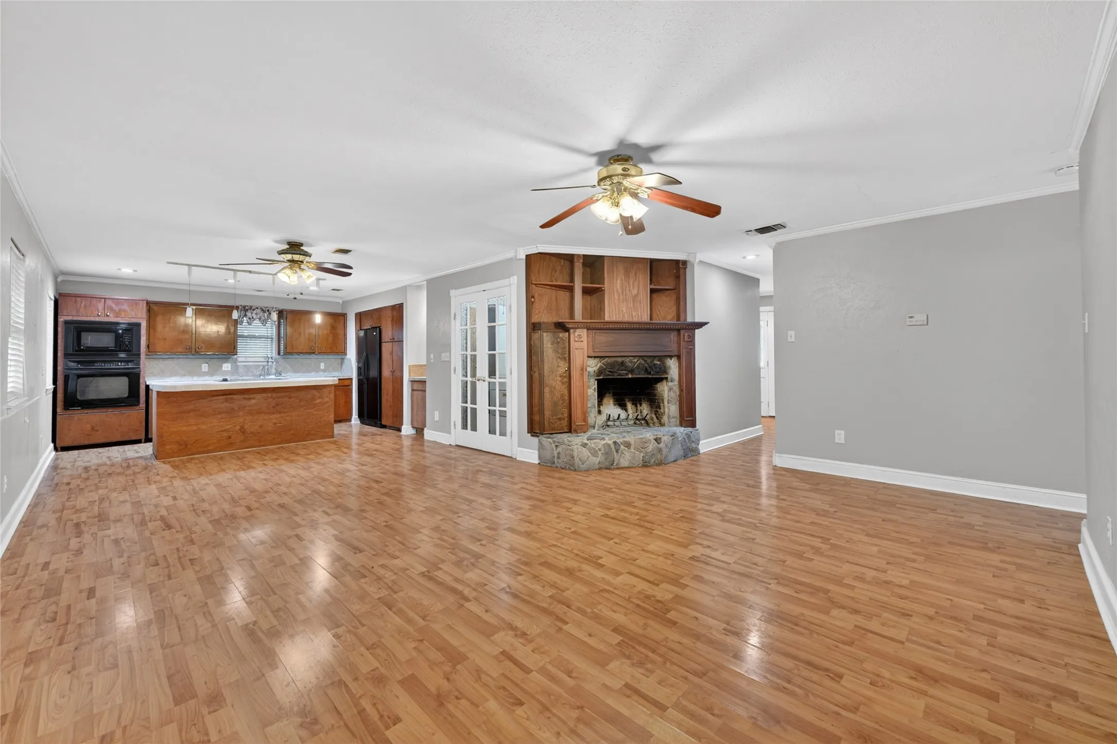 Single Family Residence For Sale in Tarrant County , 910 Kerry Street, Benbrook, Texas 76126, 4 Bedroom, 2 Bathroom, 2 Garage spaces, 1,451 Sqft, built in 1971, mls#21287185, Real Estate Agent in Benbrook, Homes For Sale in Tarrant county, Homes For Sale in Benbrook, Realtor in Benbrook Texas, Real Estate Brokerage Independent Realty Texas, Luminita Cordes Realtor