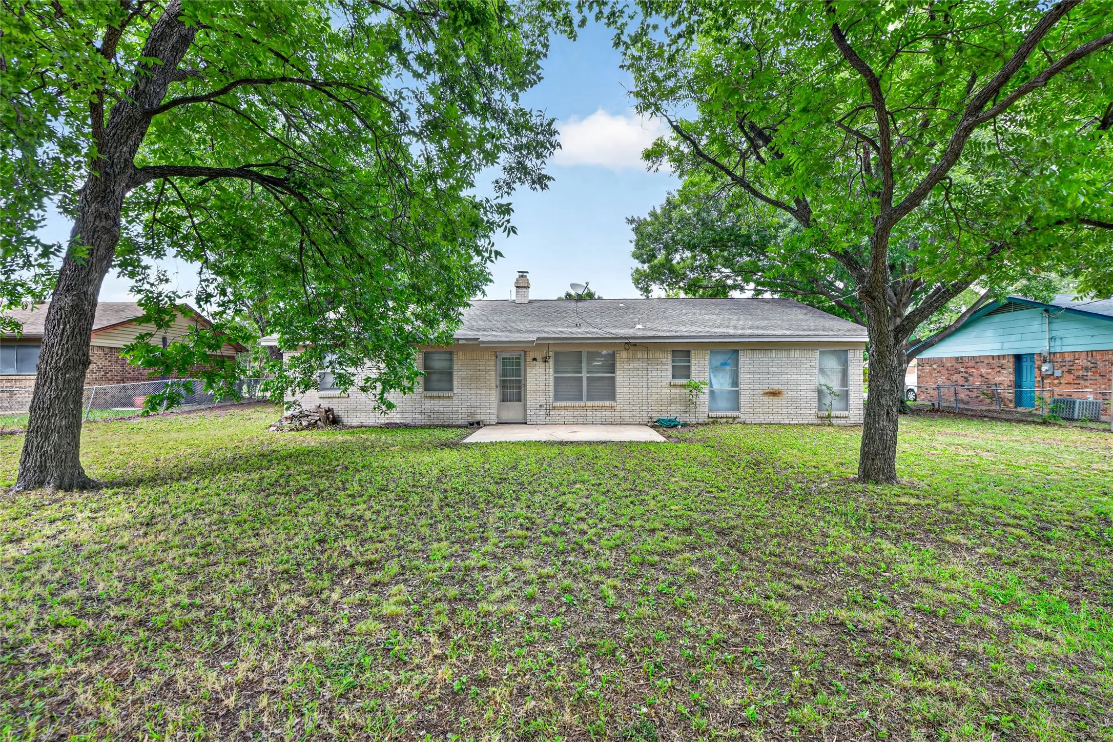 Single Family Residence For Sale in Tarrant County , 910 Kerry Street, Benbrook, Texas 76126, 4 Bedroom, 2 Bathroom, 2 Garage spaces, 1,451 Sqft, built in 1971, mls#21287185, Real Estate Agent in Benbrook, Homes For Sale in Tarrant county, Homes For Sale in Benbrook, Realtor in Benbrook Texas, Real Estate Brokerage Independent Realty Texas, Luminita Cordes Realtor