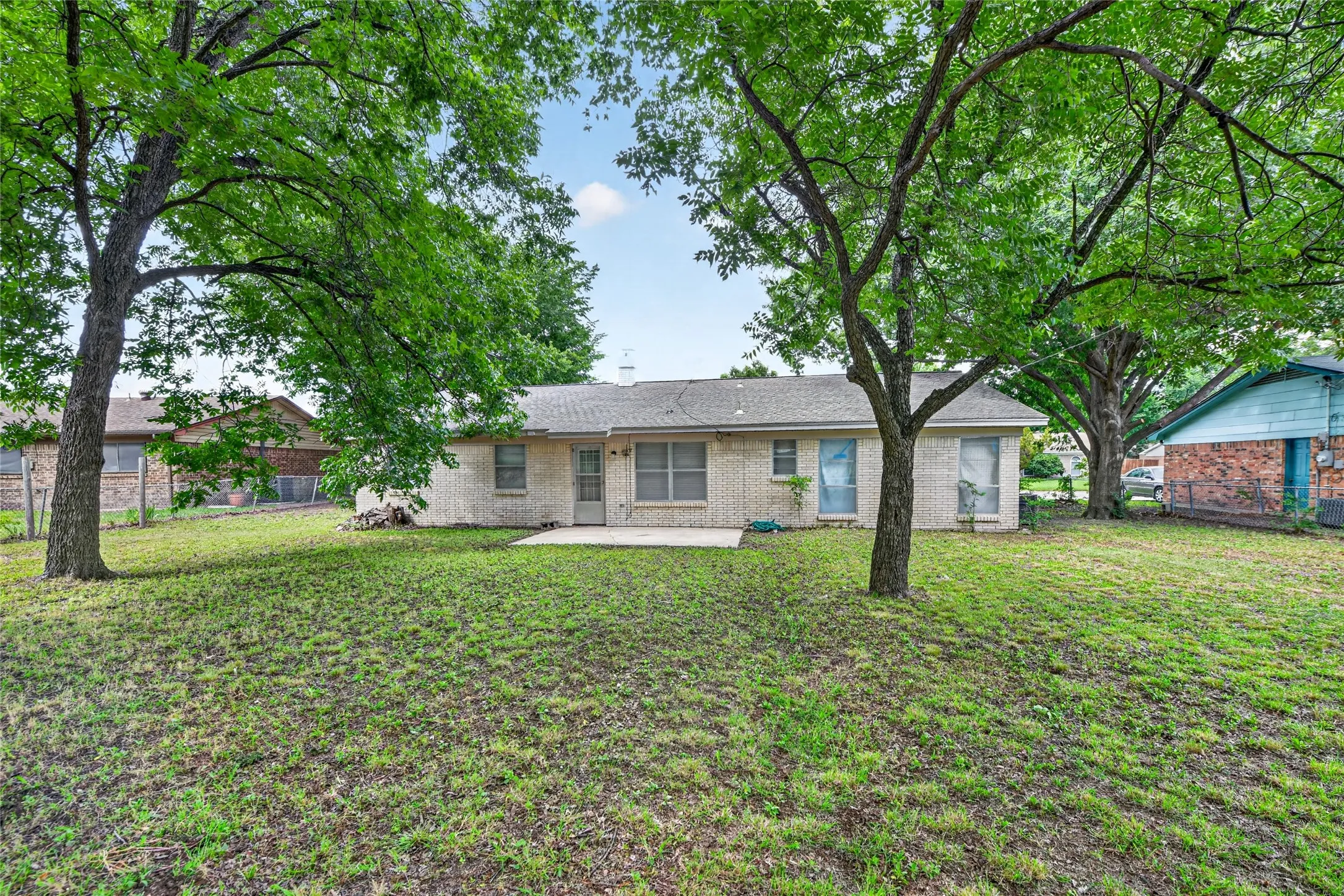 Single Family Residence For Sale in Tarrant County , 910 Kerry Street, Benbrook, Texas 76126, 4 Bedroom, 2 Bathroom, 2 Garage spaces, 1,451 Sqft, built in 1971, mls#21287185, Real Estate Agent in Benbrook, Homes For Sale in Tarrant county, Homes For Sale in Benbrook, Realtor in Benbrook Texas, Real Estate Brokerage Independent Realty Texas, Luminita Cordes Realtor