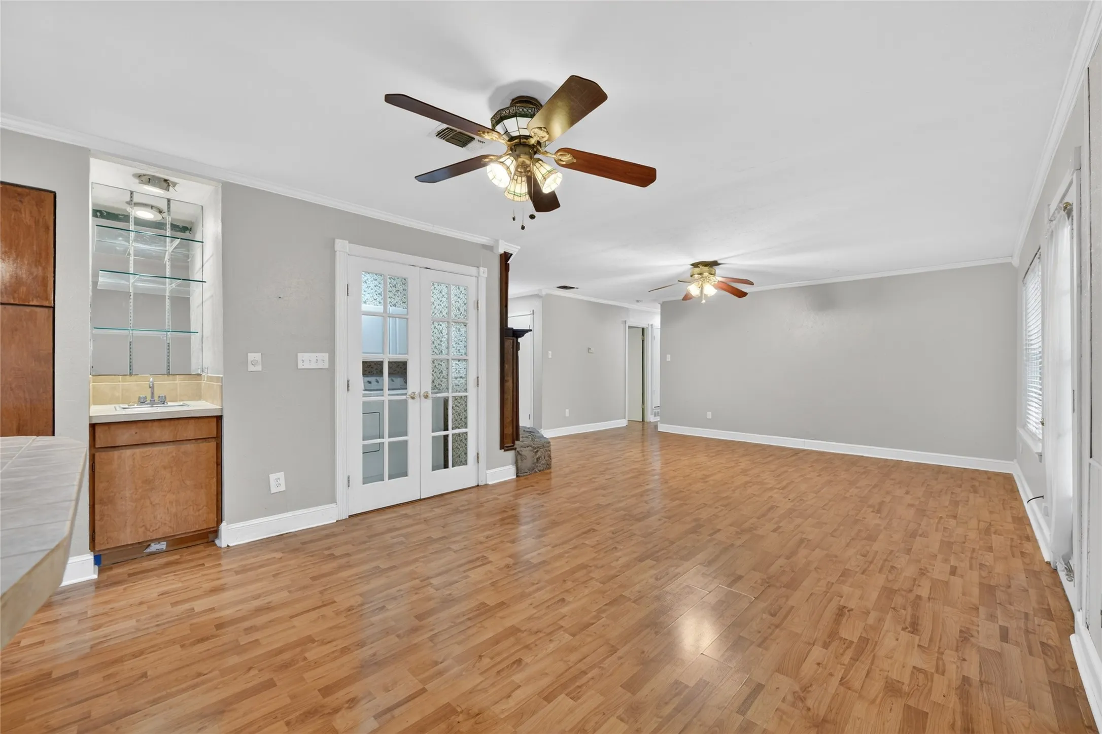 Single Family Residence For Sale in Tarrant County , 910 Kerry Street, Benbrook, Texas 76126, 4 Bedroom, 2 Bathroom, 2 Garage spaces, 1,451 Sqft, built in 1971, mls#21287185, Real Estate Agent in Benbrook, Homes For Sale in Tarrant county, Homes For Sale in Benbrook, Realtor in Benbrook Texas, Real Estate Brokerage Independent Realty Texas, Luminita Cordes Realtor