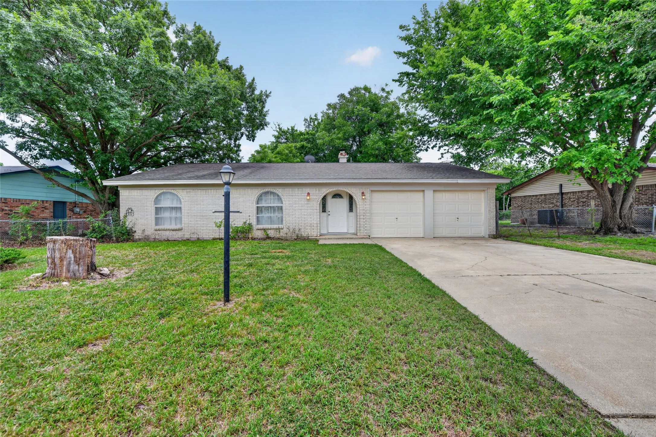 Single Family Residence For Sale in Tarrant County , 910 Kerry Street, Benbrook, Texas 76126, 4 Bedroom, 2 Bathroom, 2 Garage spaces, 1,451 Sqft, built in 1971, mls#21287185, Real Estate Agent in Benbrook, Homes For Sale in Tarrant county, Homes For Sale in Benbrook, Realtor in Benbrook Texas, Real Estate Brokerage Independent Realty Texas, Luminita Cordes Realtor