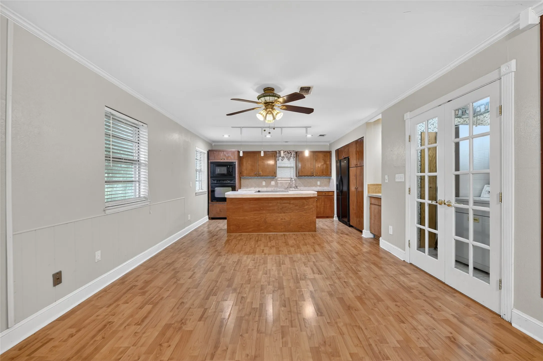 Single Family Residence For Sale in Tarrant County , 910 Kerry Street, Benbrook, Texas 76126, 4 Bedroom, 2 Bathroom, 2 Garage spaces, 1,451 Sqft, built in 1971, mls#21287185, Real Estate Agent in Benbrook, Homes For Sale in Tarrant county, Homes For Sale in Benbrook, Realtor in Benbrook Texas, Real Estate Brokerage Independent Realty Texas, Luminita Cordes Realtor