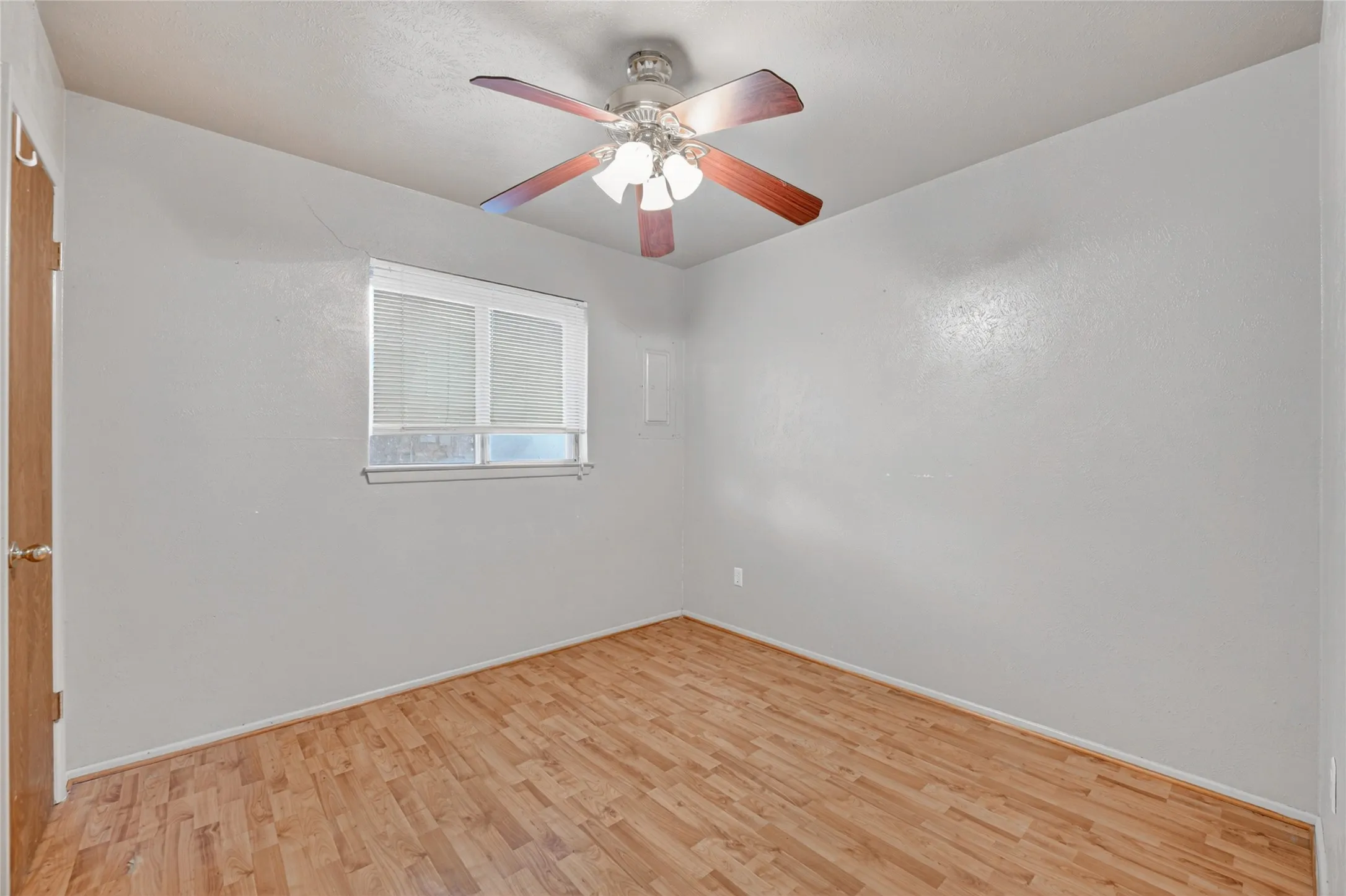 Single Family Residence For Sale in Tarrant County , 910 Kerry Street, Benbrook, Texas 76126, 4 Bedroom, 2 Bathroom, 2 Garage spaces, 1,451 Sqft, built in 1971, mls#21287185, Real Estate Agent in Benbrook, Homes For Sale in Tarrant county, Homes For Sale in Benbrook, Realtor in Benbrook Texas, Real Estate Brokerage Independent Realty Texas, Luminita Cordes Realtor